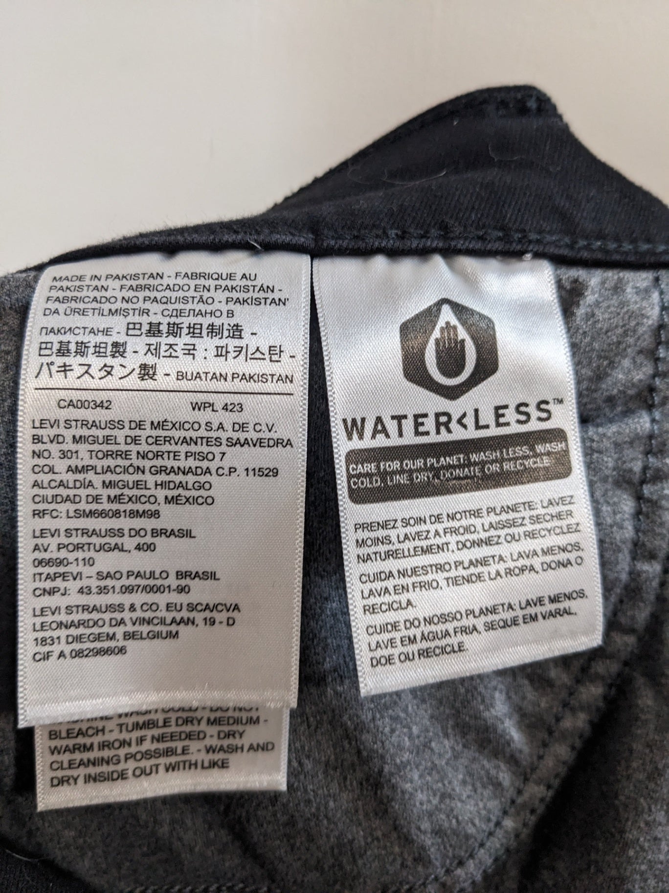 Levi's Black Denim Jeans - 24