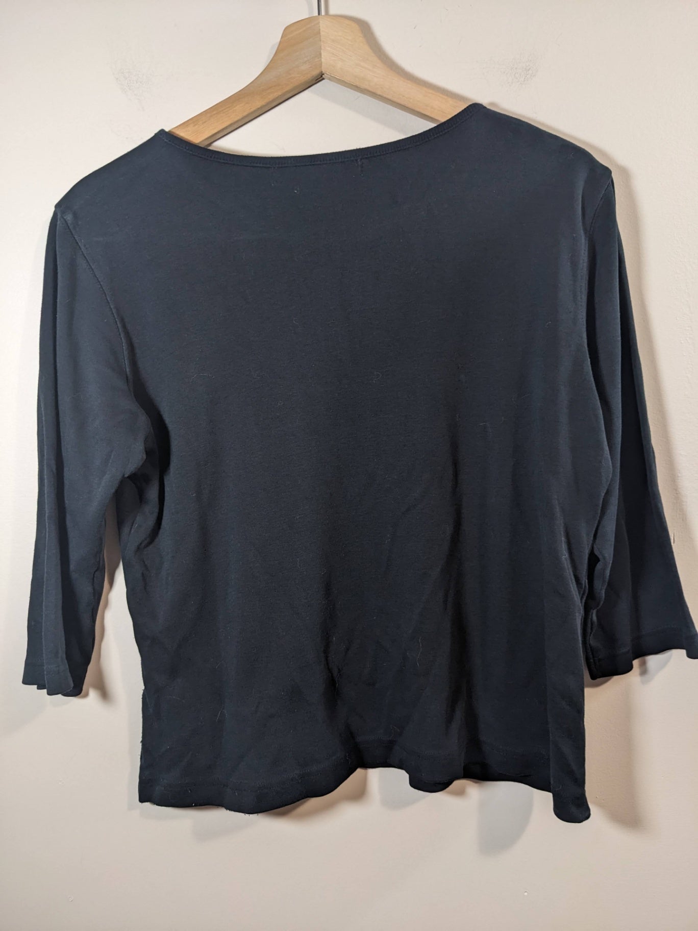 no label black 3/4 length shirt - appears medium