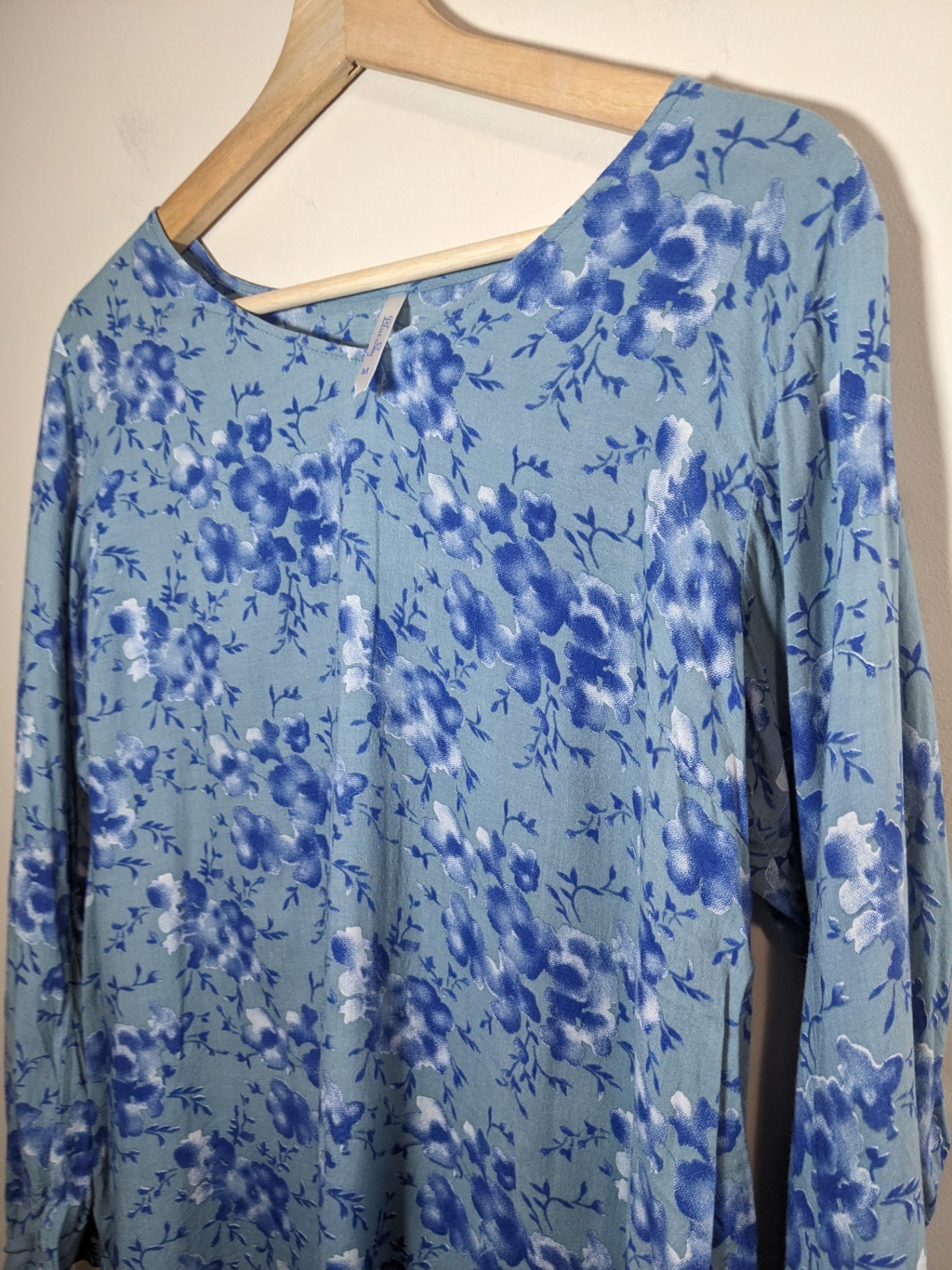Blue Sky blue floral blouse - M
