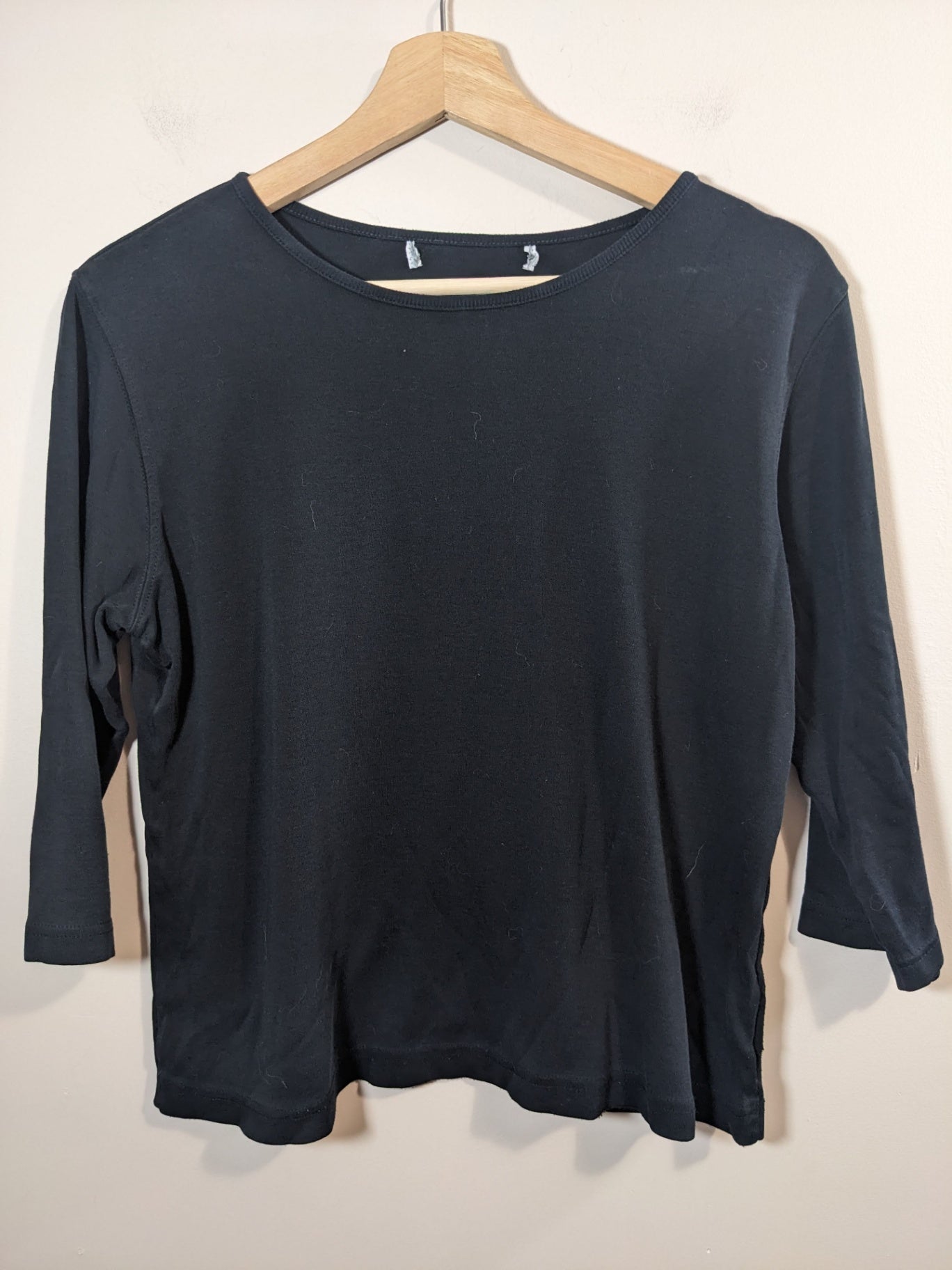 no label black 3/4 length shirt - appears medium