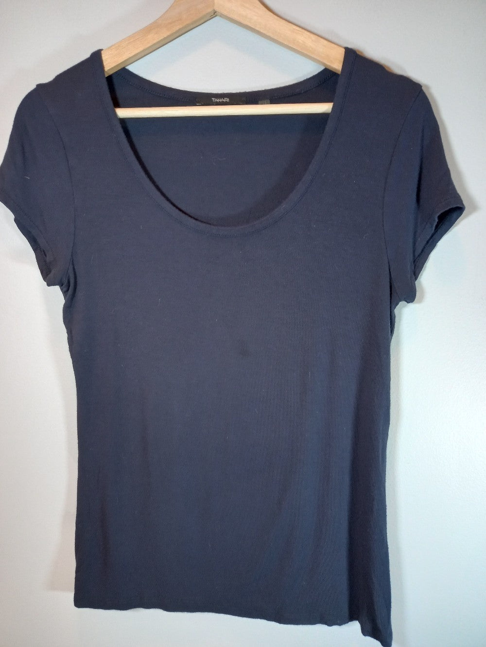 Tahari t-shirt - Medium (Minor Flaw)