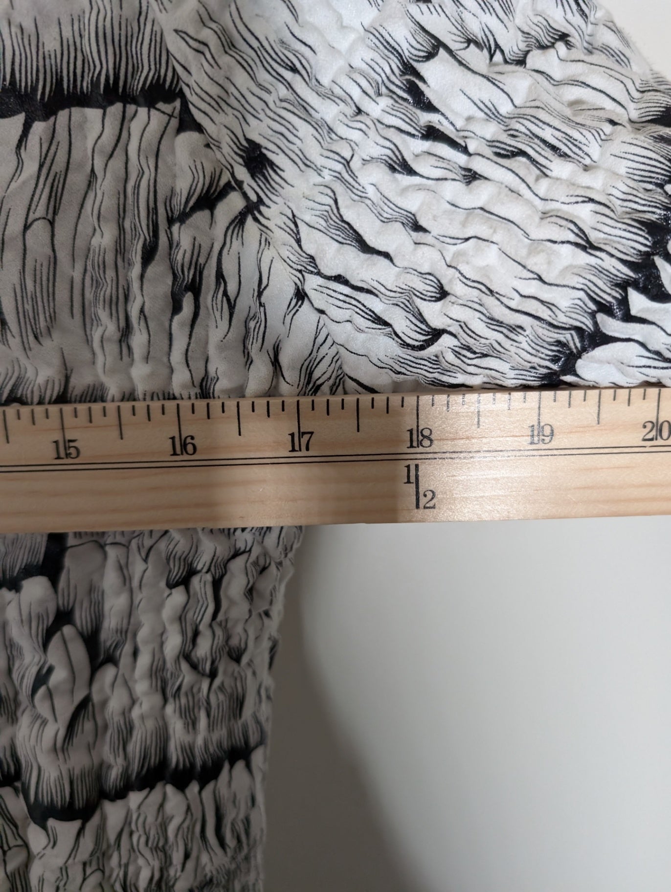 Ubu White Crinkle Jacket - appears Medium (staining)