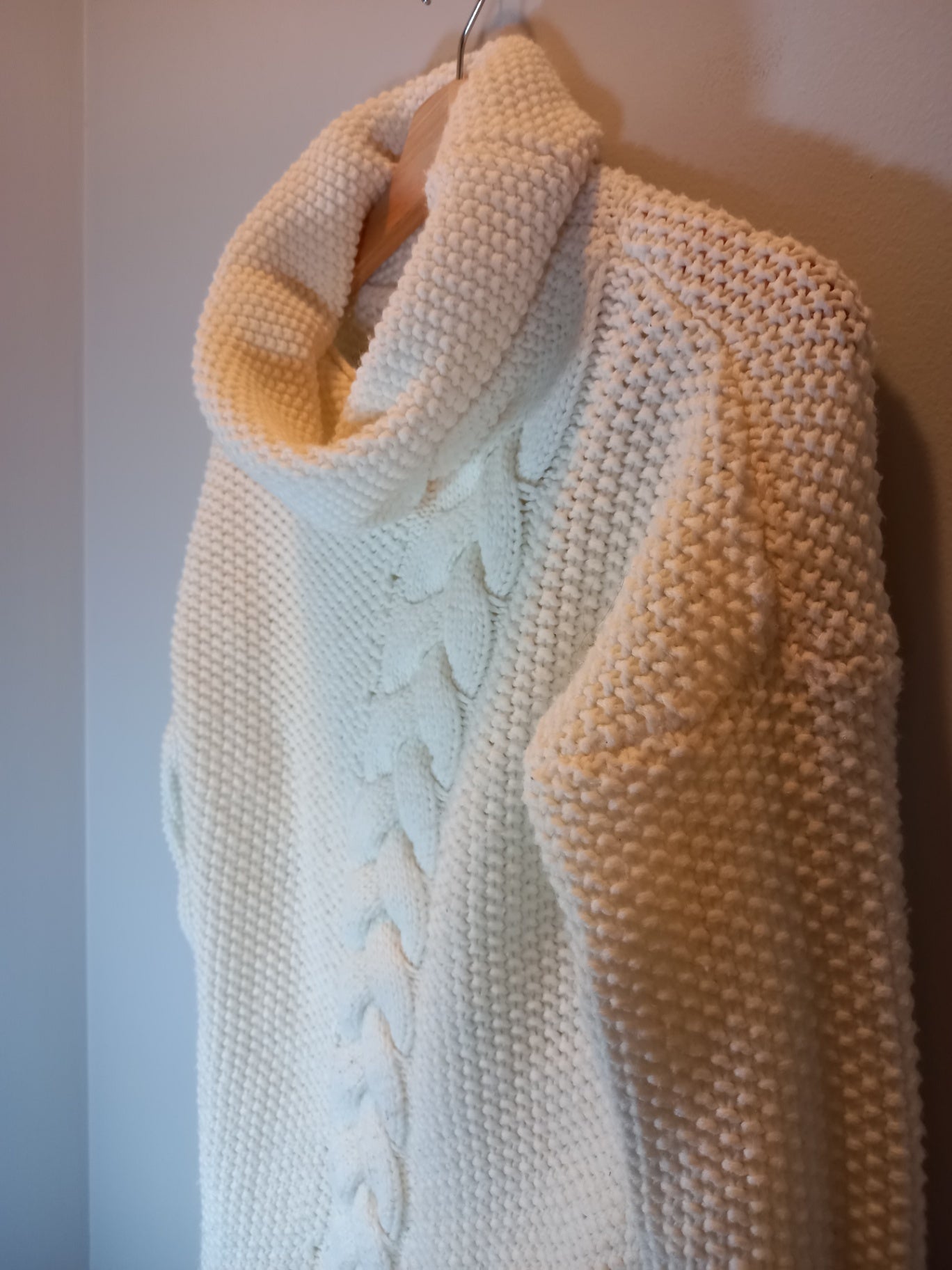 Ricki's turtleneck sweater - Medium (Minor Flaw)