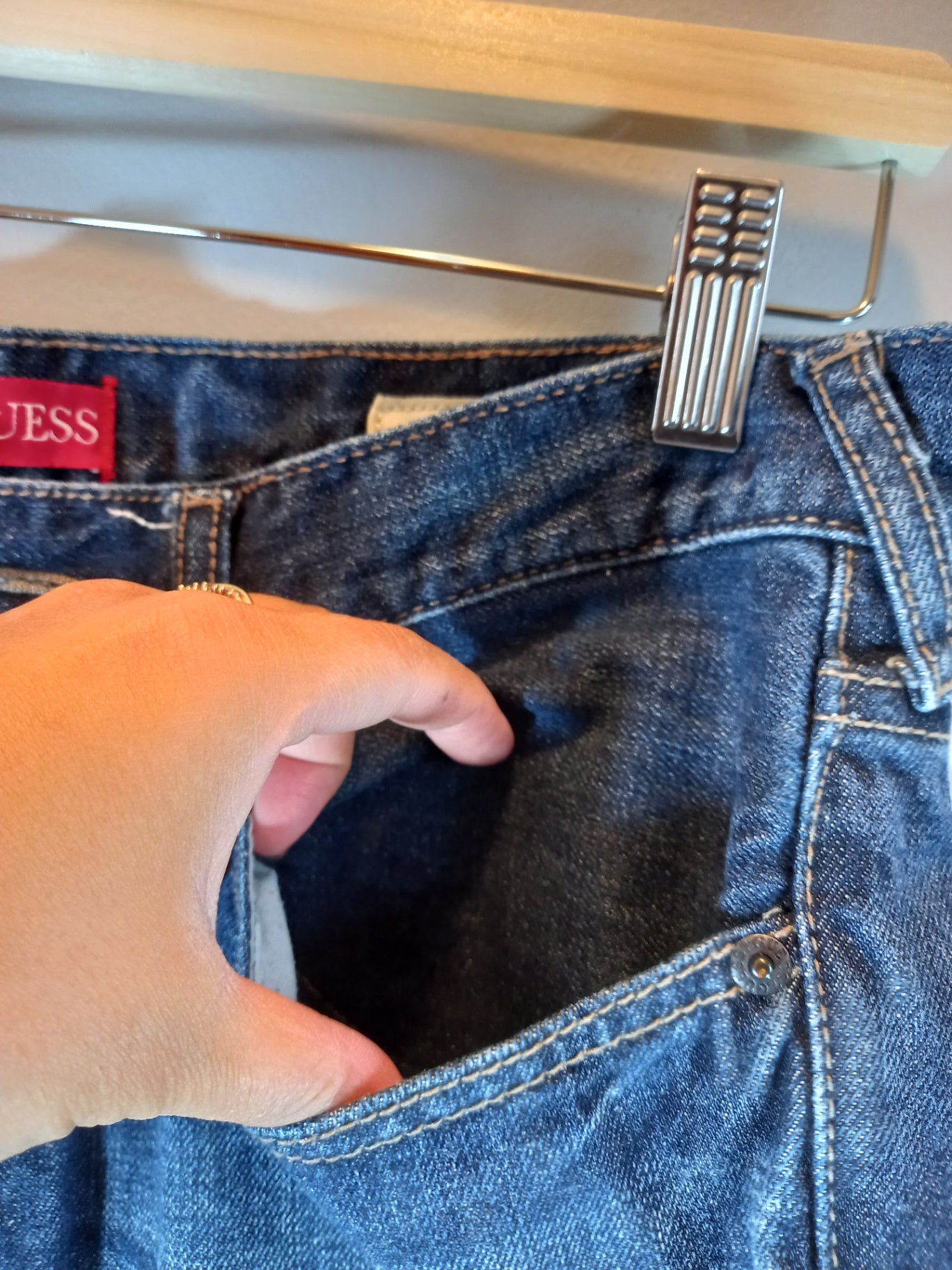 Guess dark wash jeans - SZ 32
