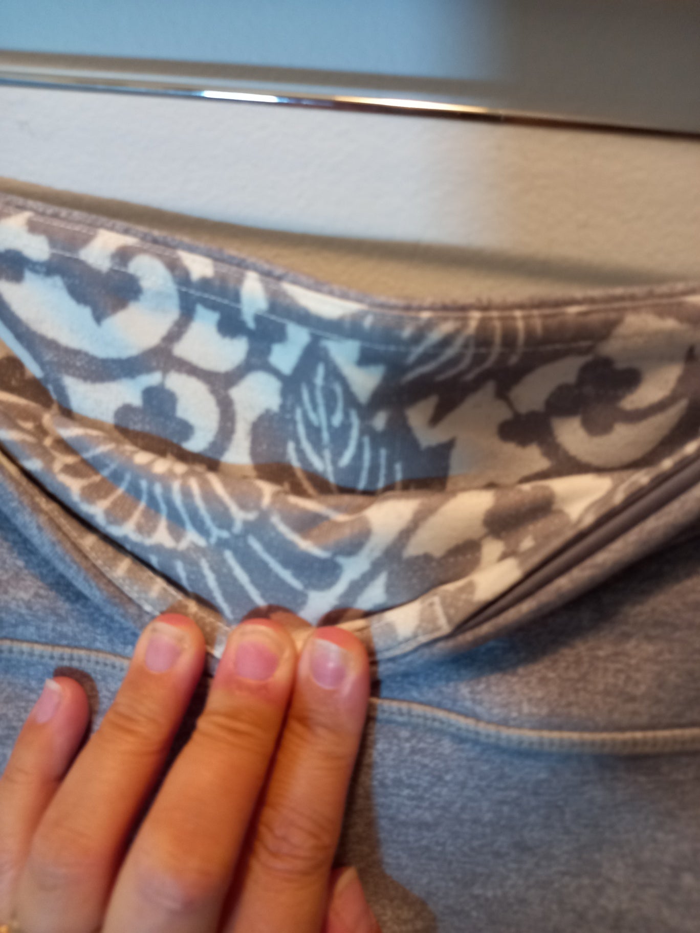 Lululemon grey crop leggings - SZ 6