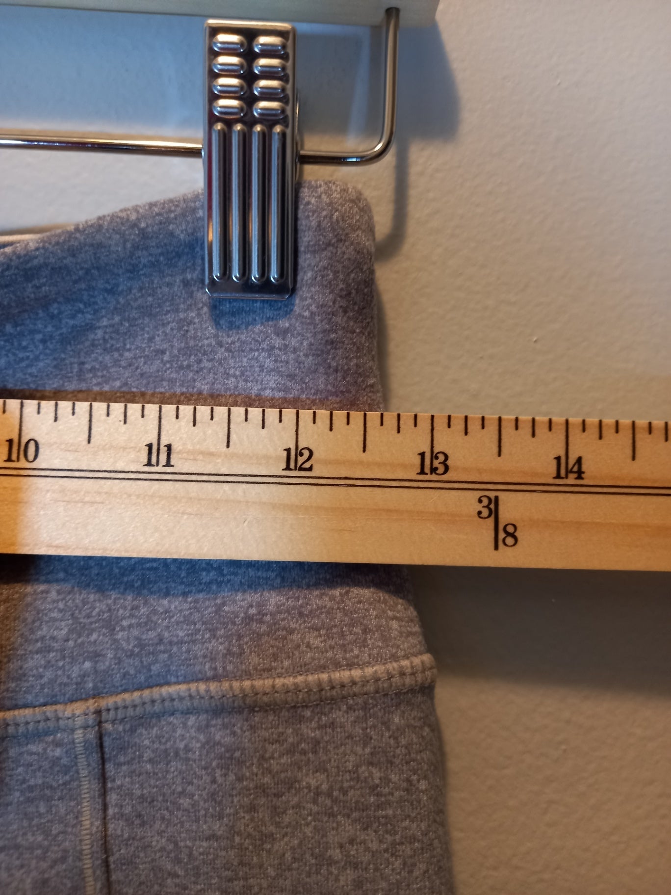 Lululemon grey crop leggings - SZ 6