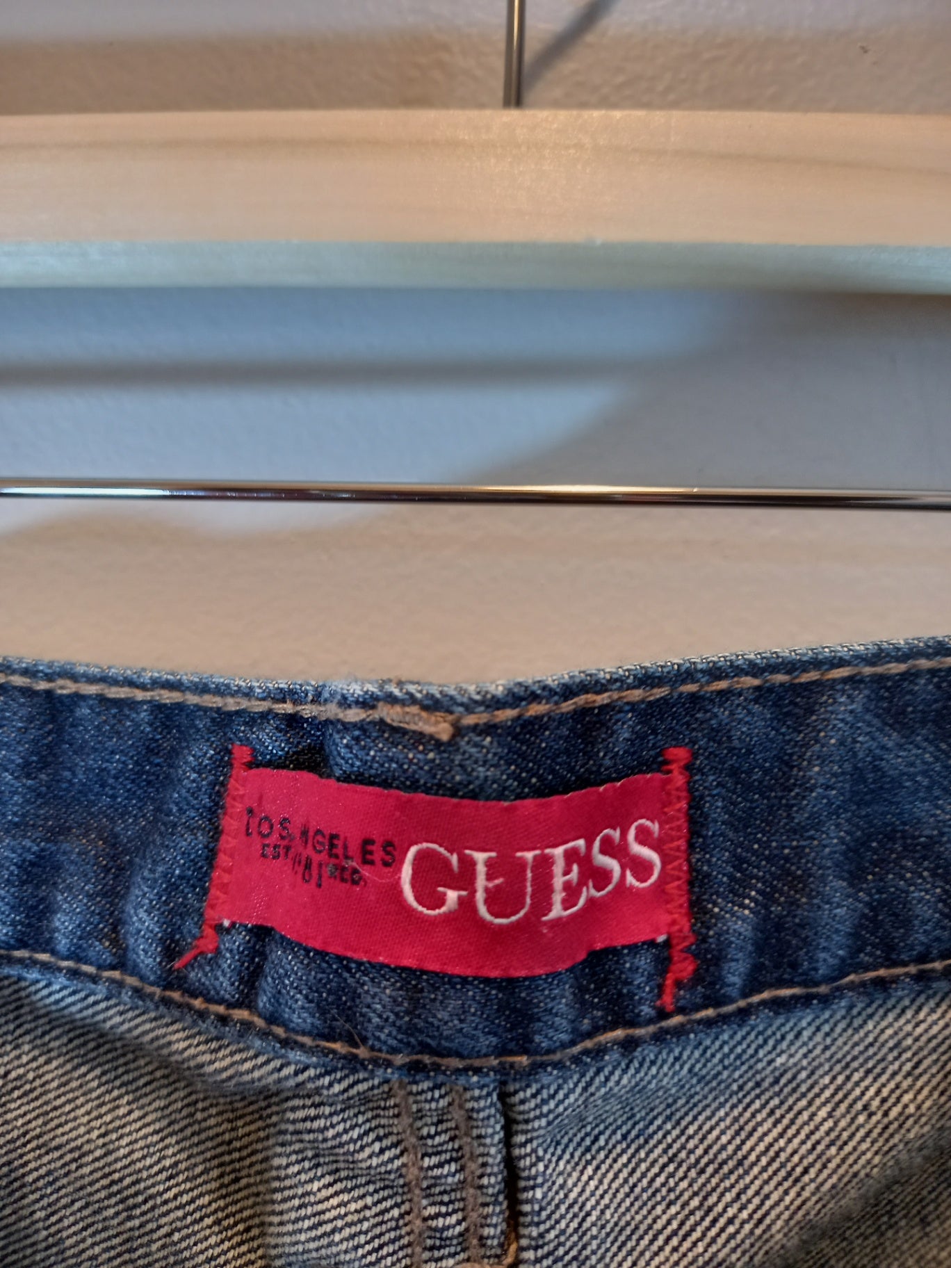 Guess dark wash jeans - SZ 32