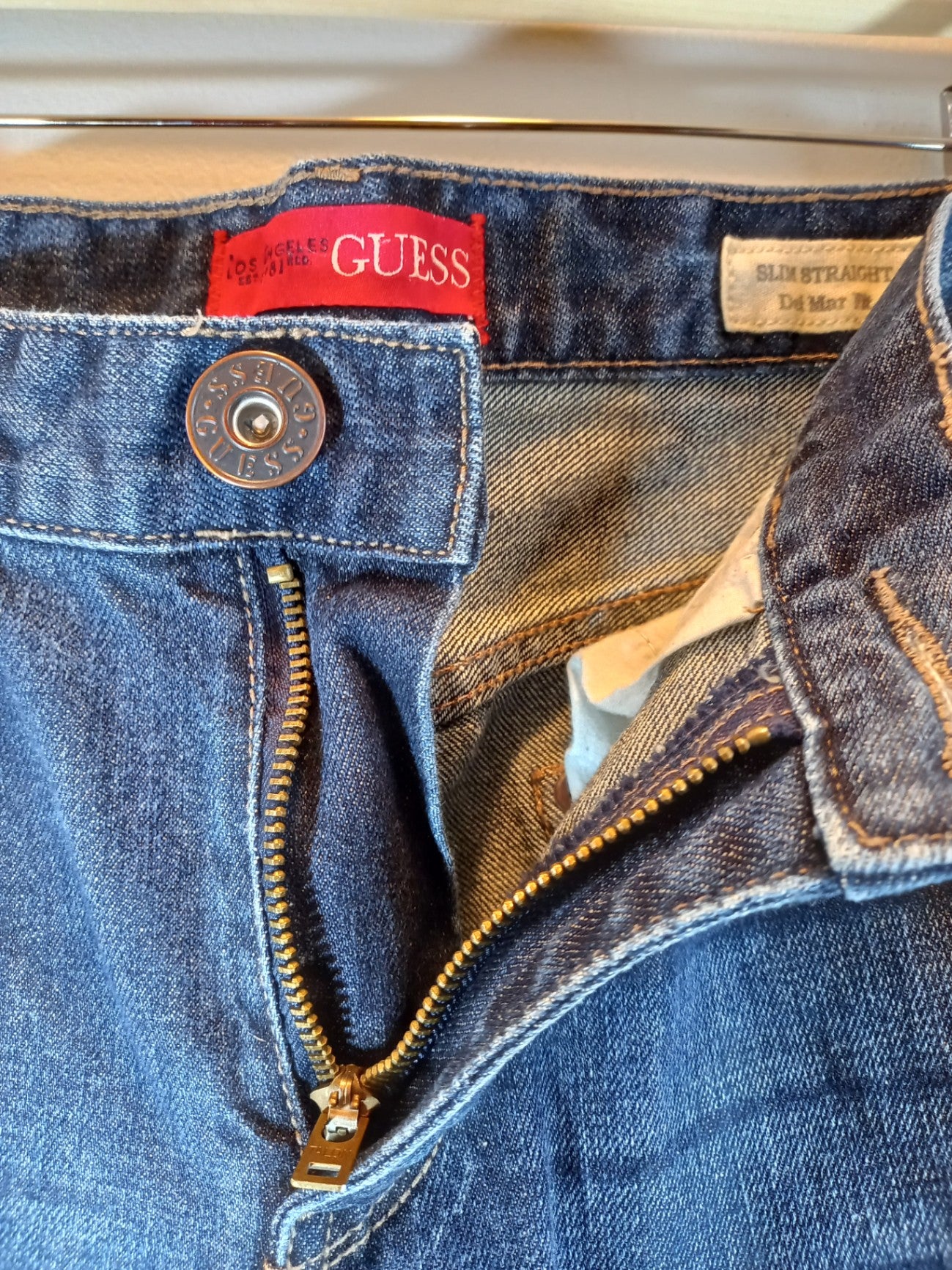 Guess dark wash jeans - SZ 32