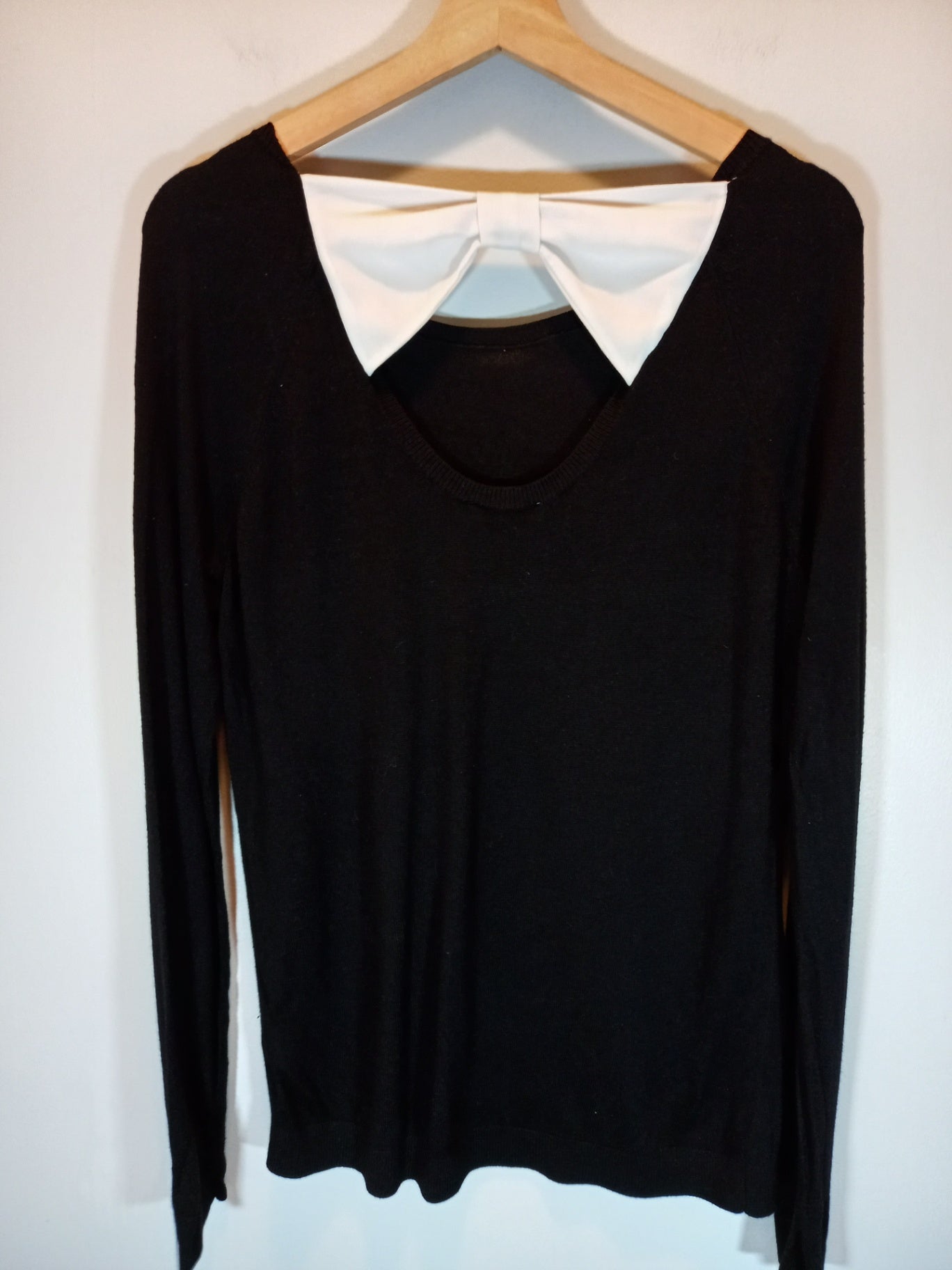 Ricki's black bow sweater - Medium