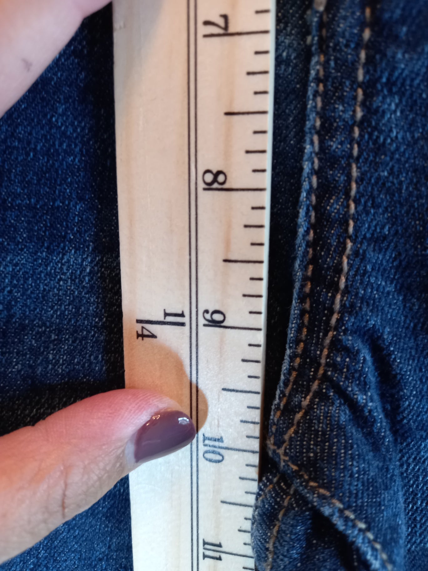Guess dark wash jeans - SZ 32