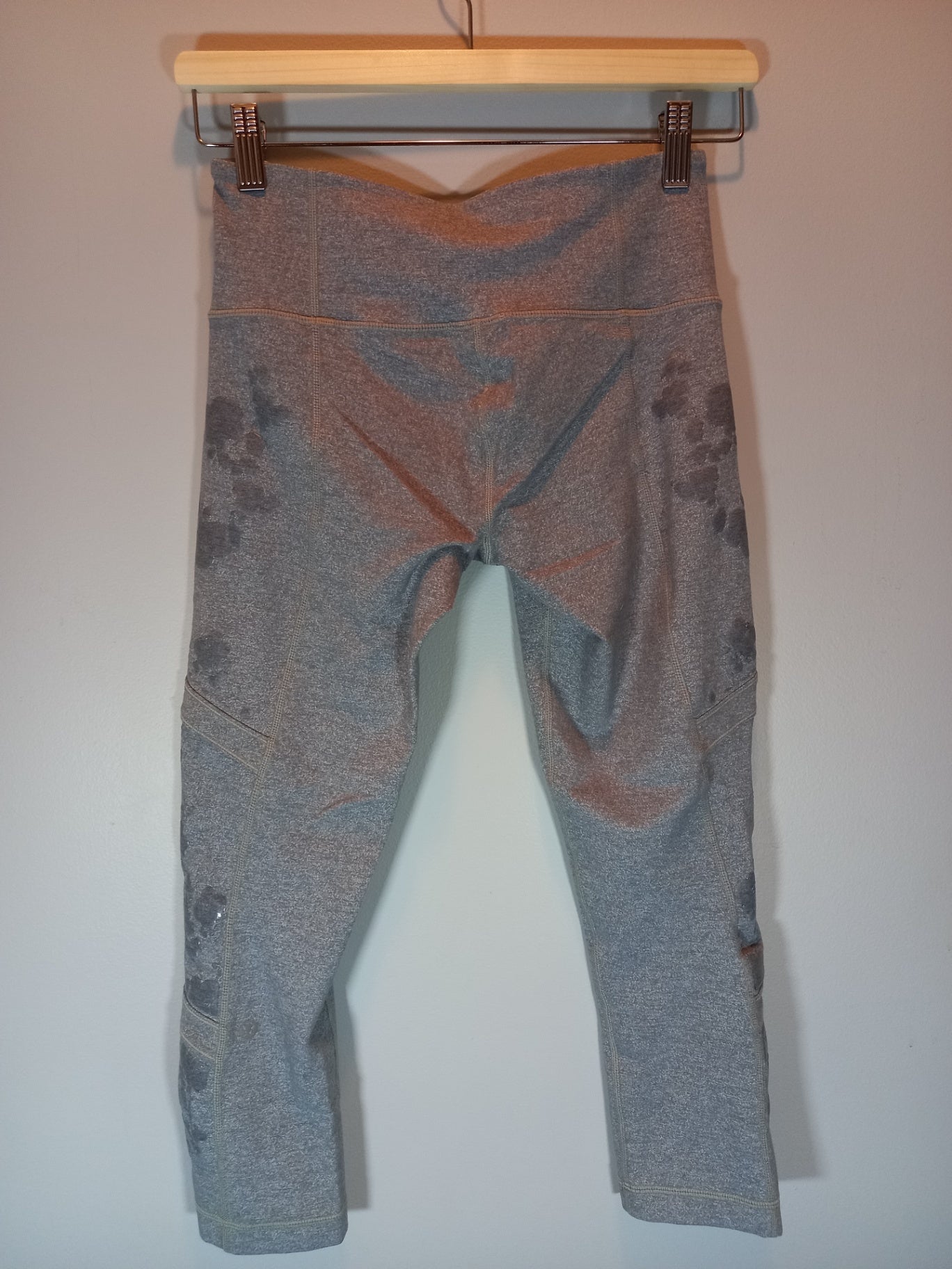 Lululemon grey crop leggings - SZ 6