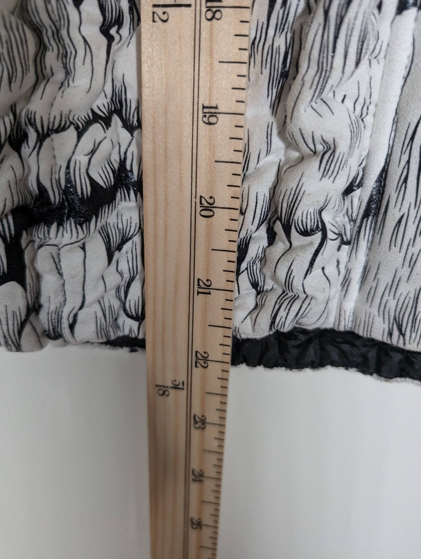 Ubu White Crinkle Jacket - appears Medium (staining)