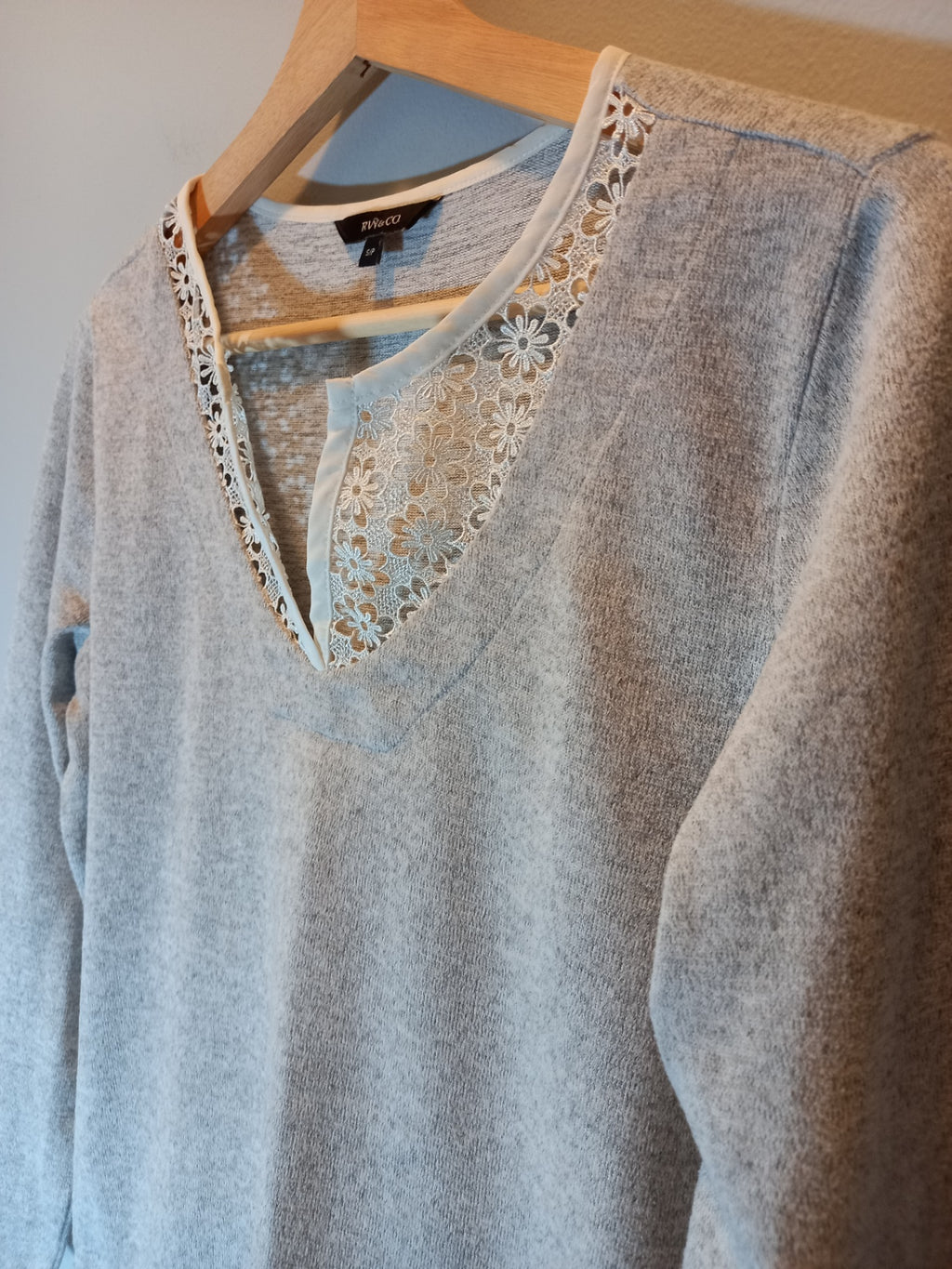 RW&Co. grey sweater - Small