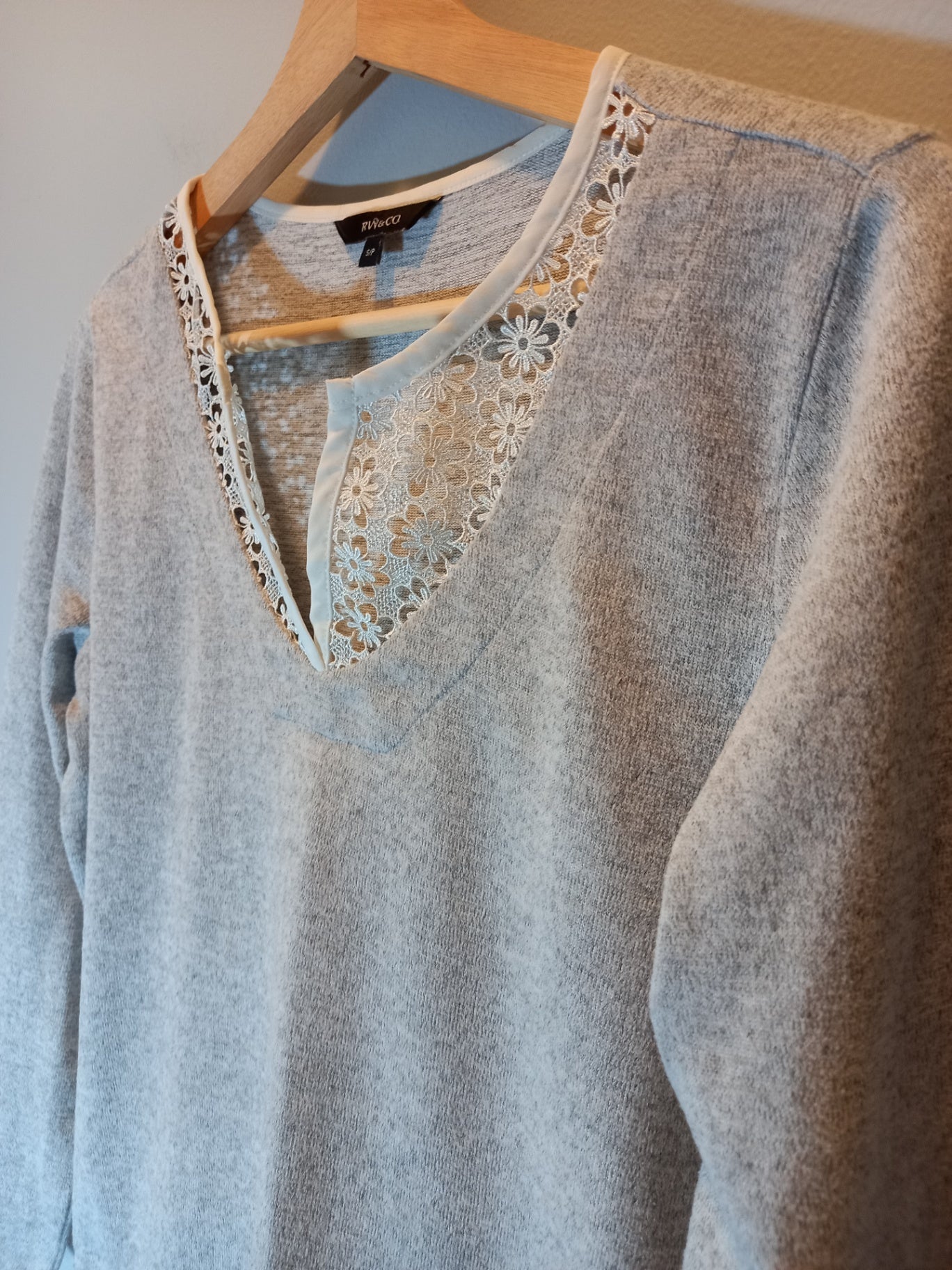 RW&Co. grey sweater - Small