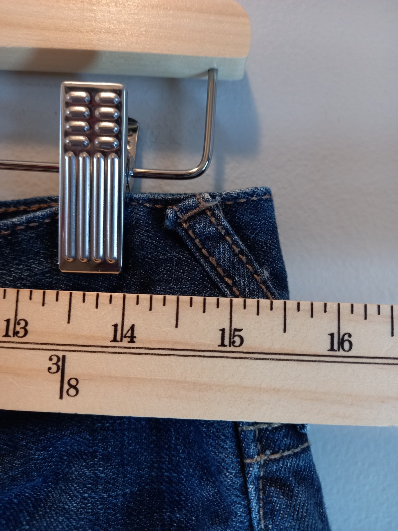 Guess dark wash jeans - SZ 32