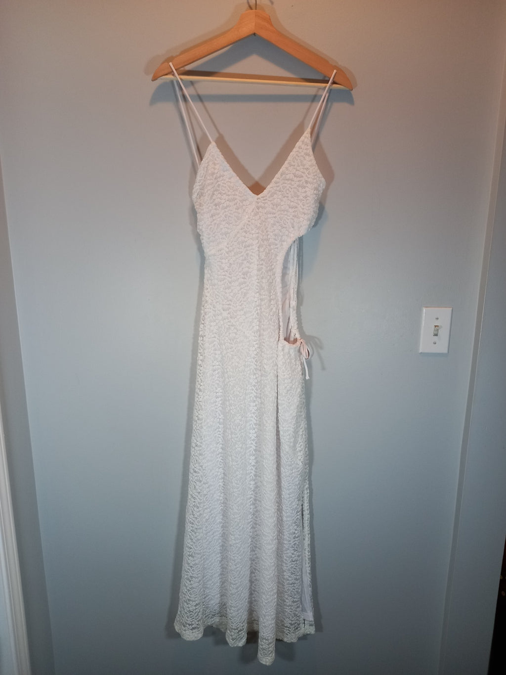 NWT Stradivarius white lace maxi dress - Small (Minor flaw)