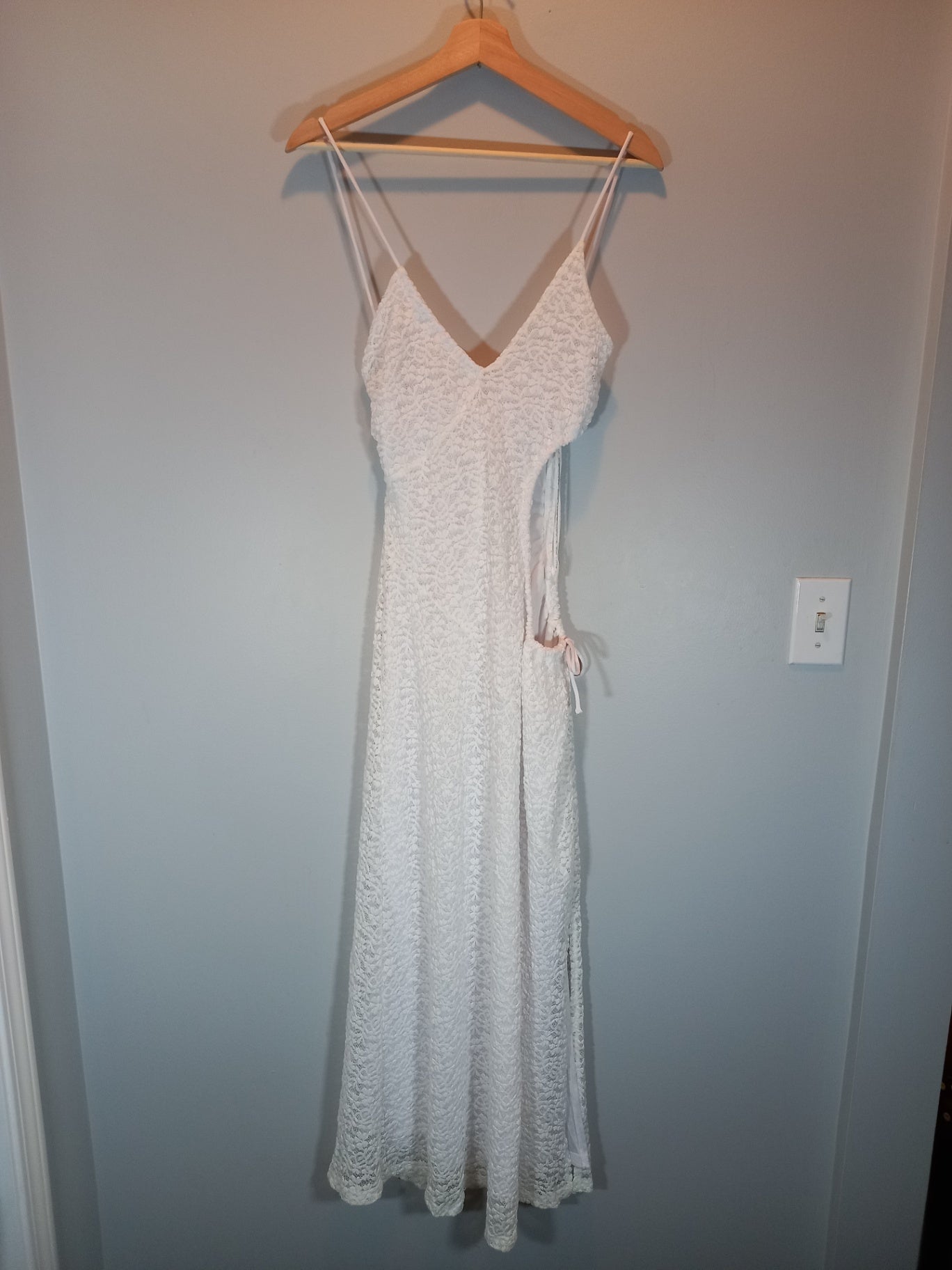 NWT Stradivarius white lace maxi dress - Small (Minor flaw)