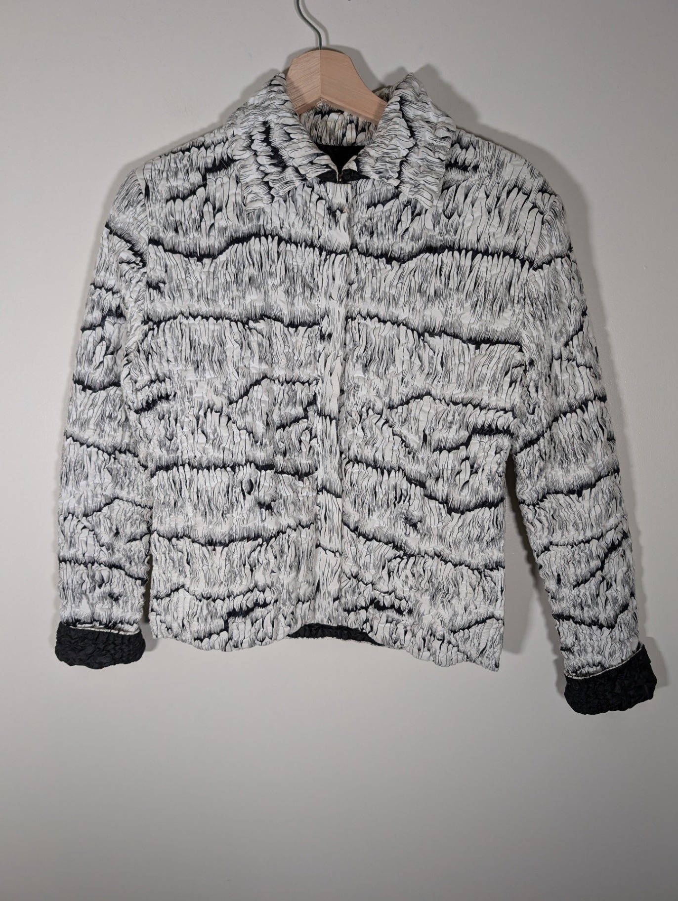 Ubu White Crinkle Jacket - appears Medium (staining)