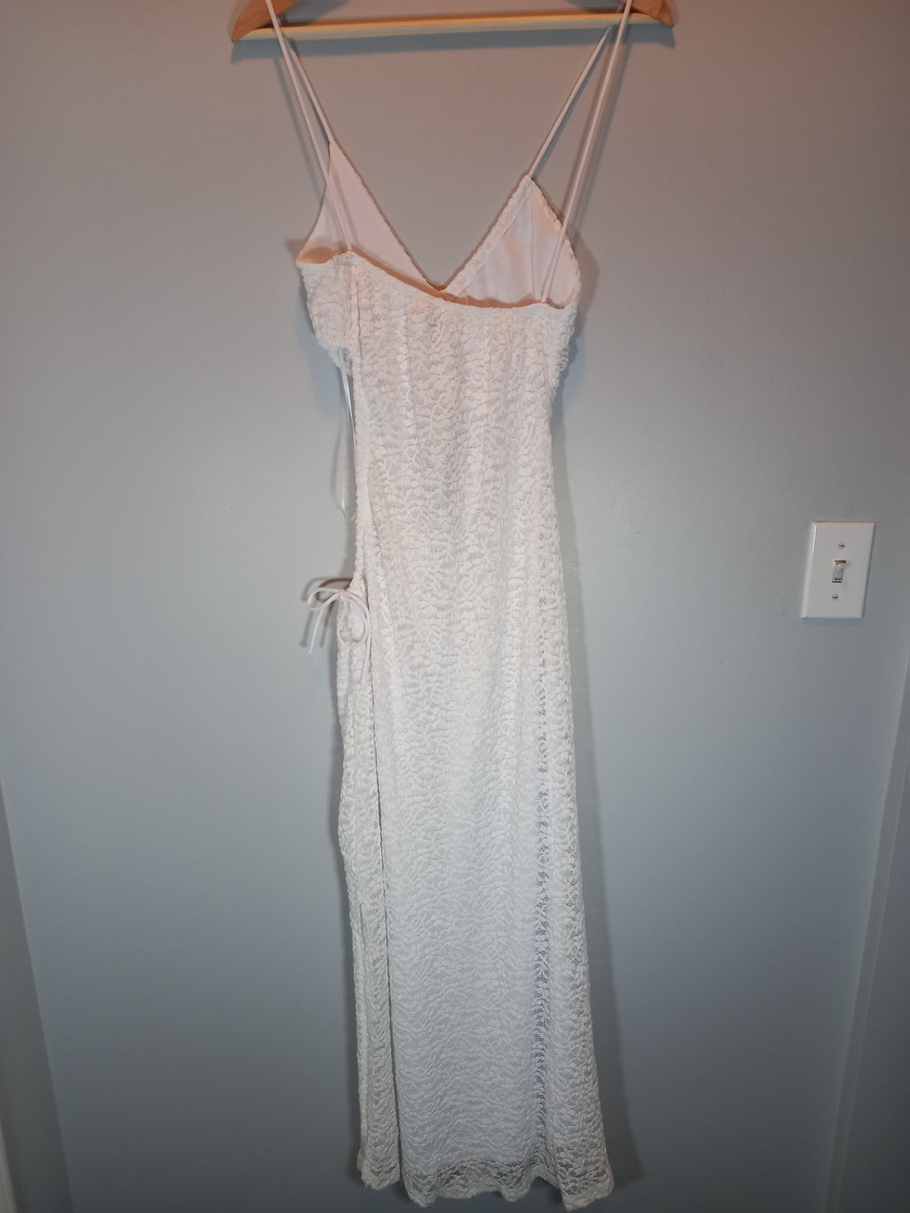 NWT Stradivarius white lace maxi dress - Small (Minor flaw)