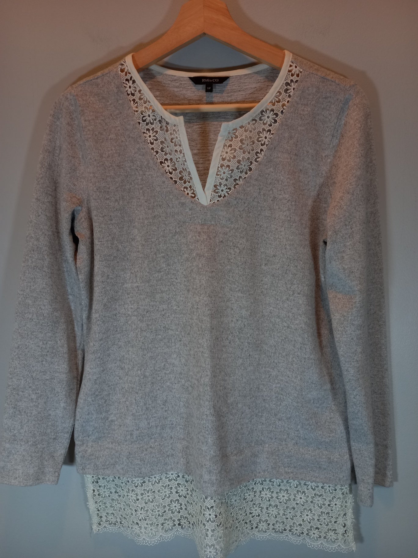 RW&Co. grey sweater - Small