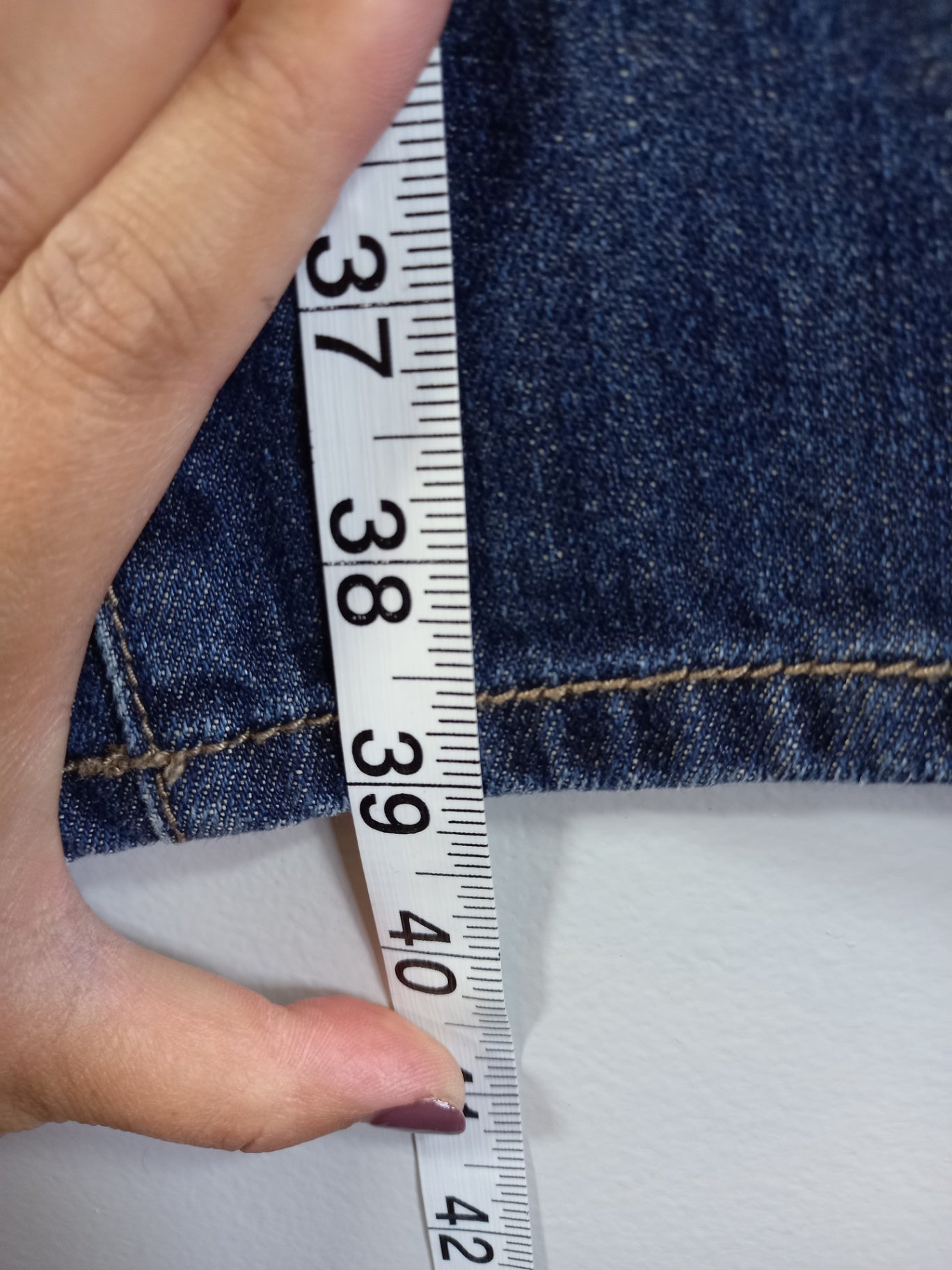 Guess dark wash jeans - SZ 32