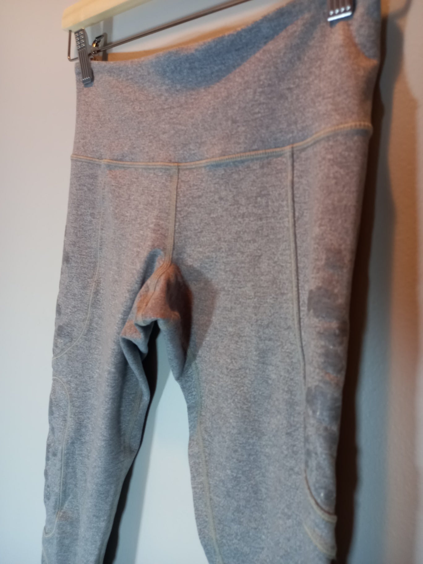 Lululemon grey crop leggings - SZ 6