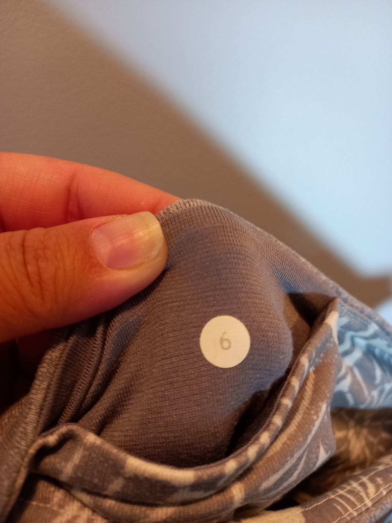 Lululemon grey crop leggings - SZ 6