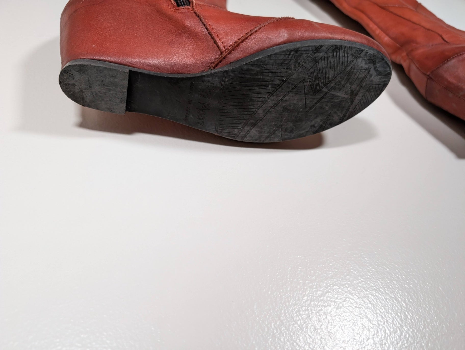 Unknown brand leather boots - SZ 7 (Minor Flaw)