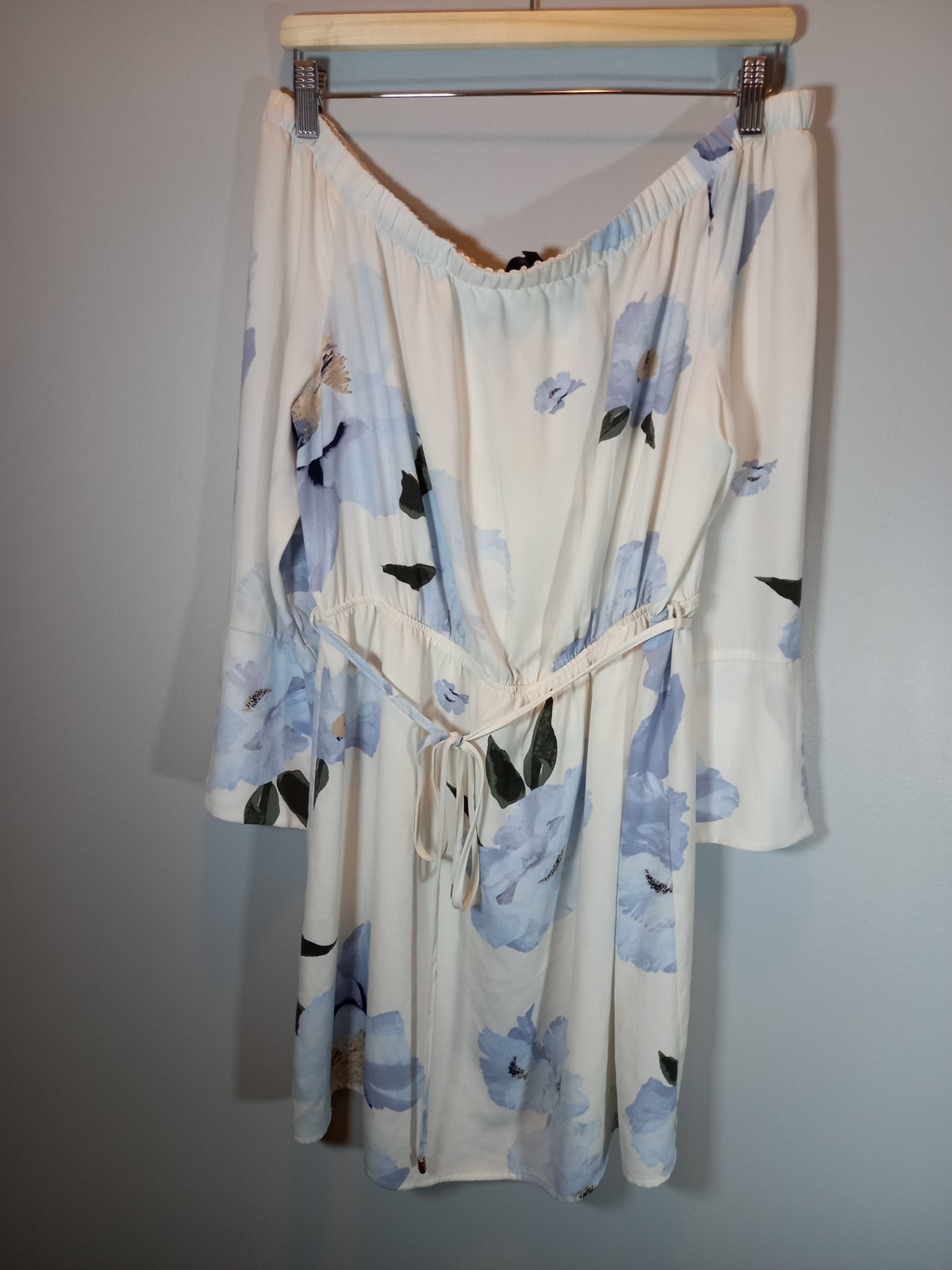 Dynamite floral dress - Large (Minor Flaw)