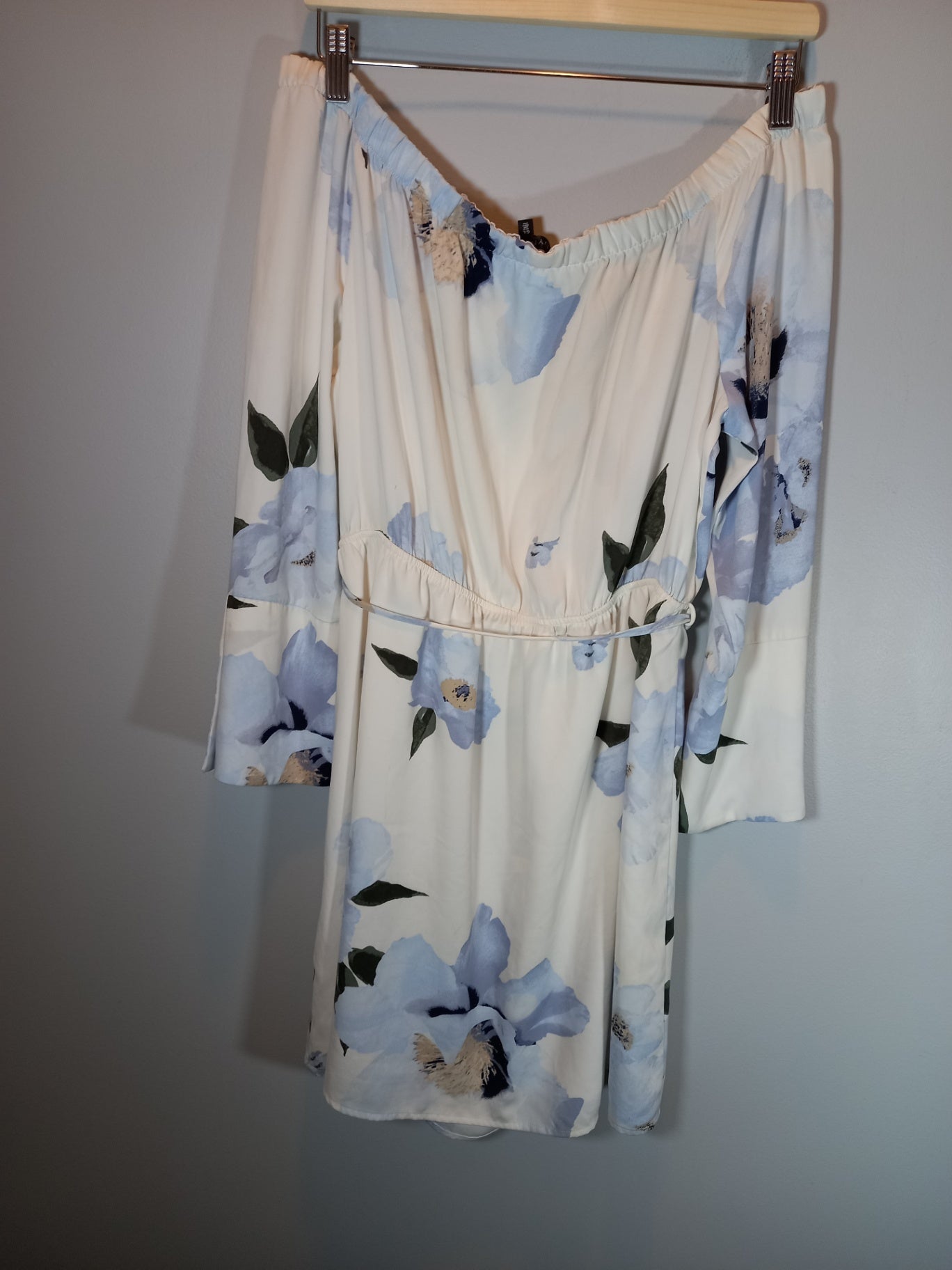 Dynamite floral dress - Large (Minor Flaw)