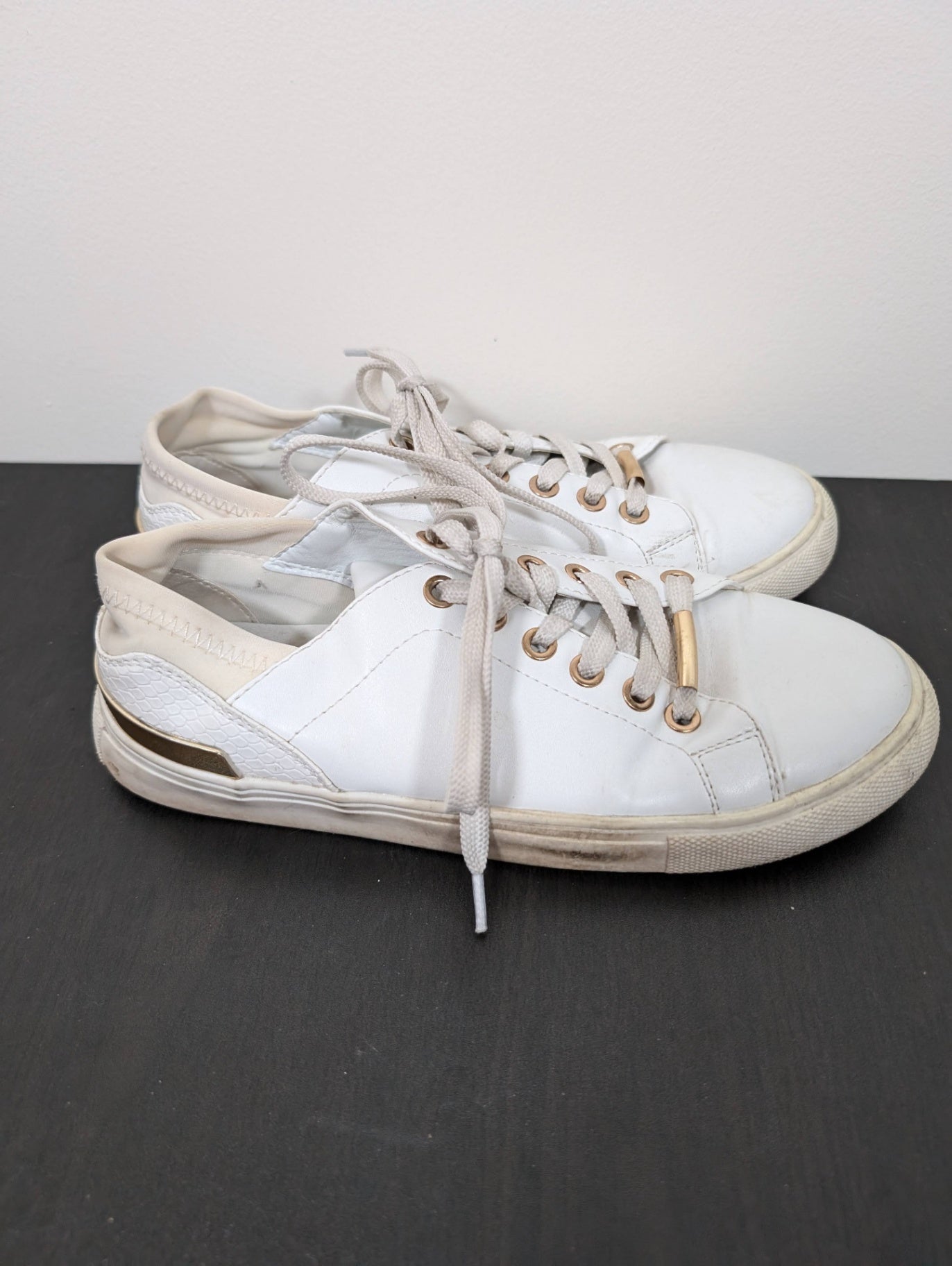 Steven Madden white/gold sneaker - SZ 36 (Minor Flaw)