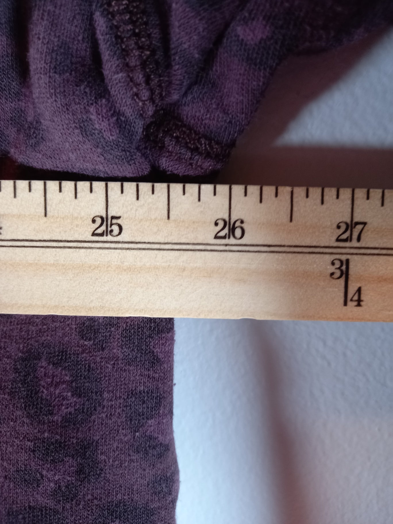 American Eagle maroon leopard print crewneck - Medium