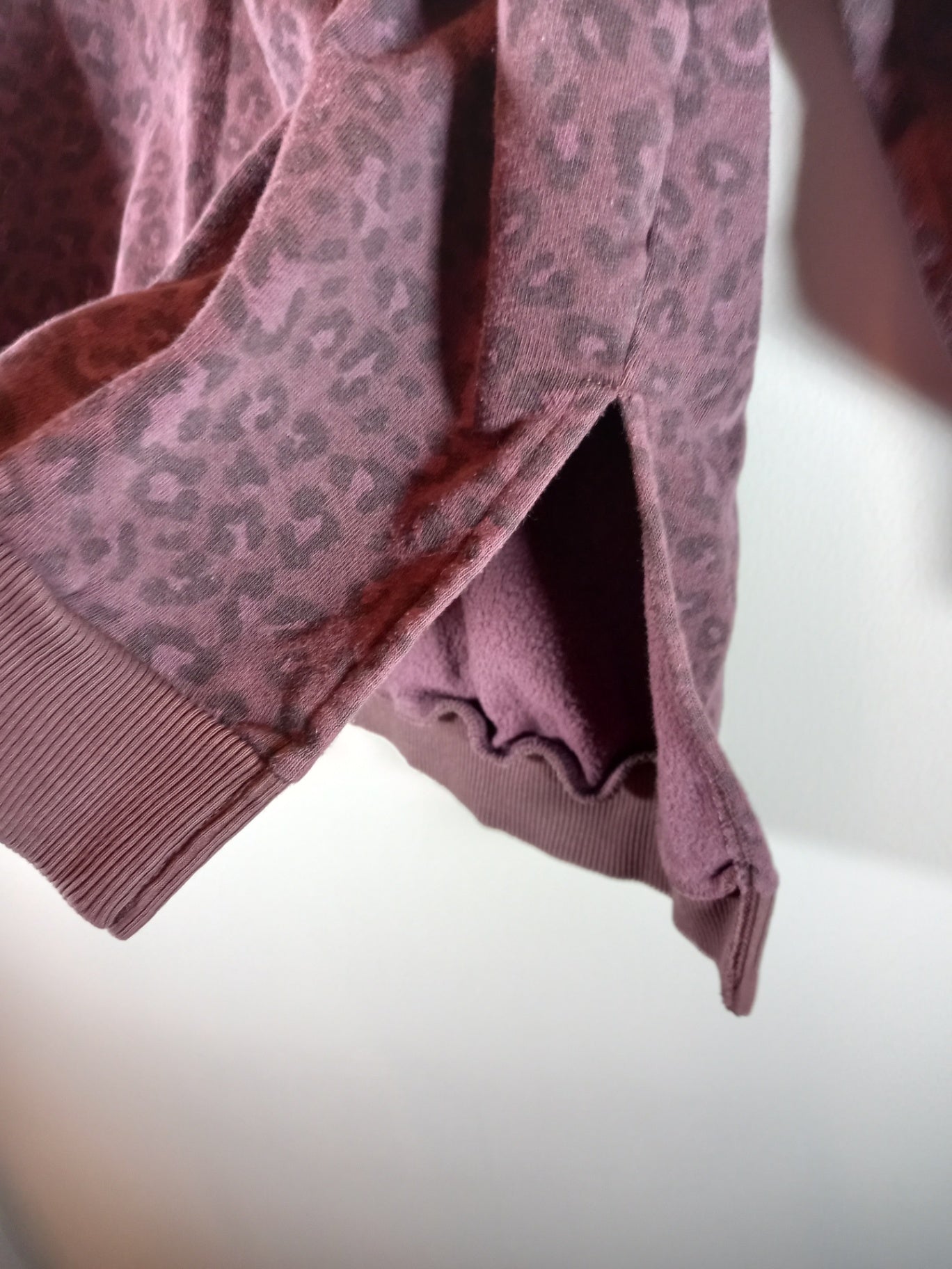 American Eagle maroon leopard print crewneck - Medium