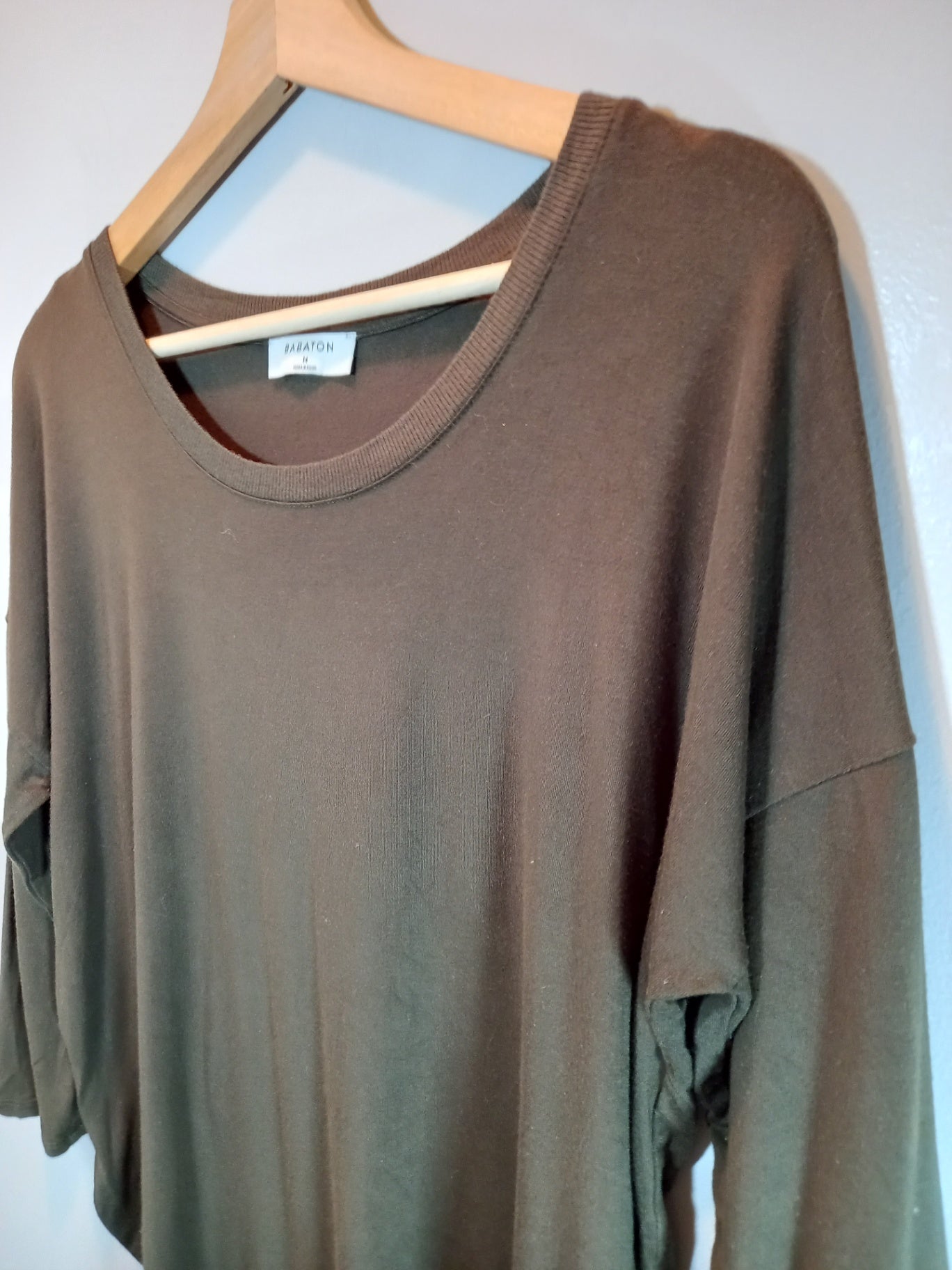 Babaton 3/4 sleeve olive shirt - Medium