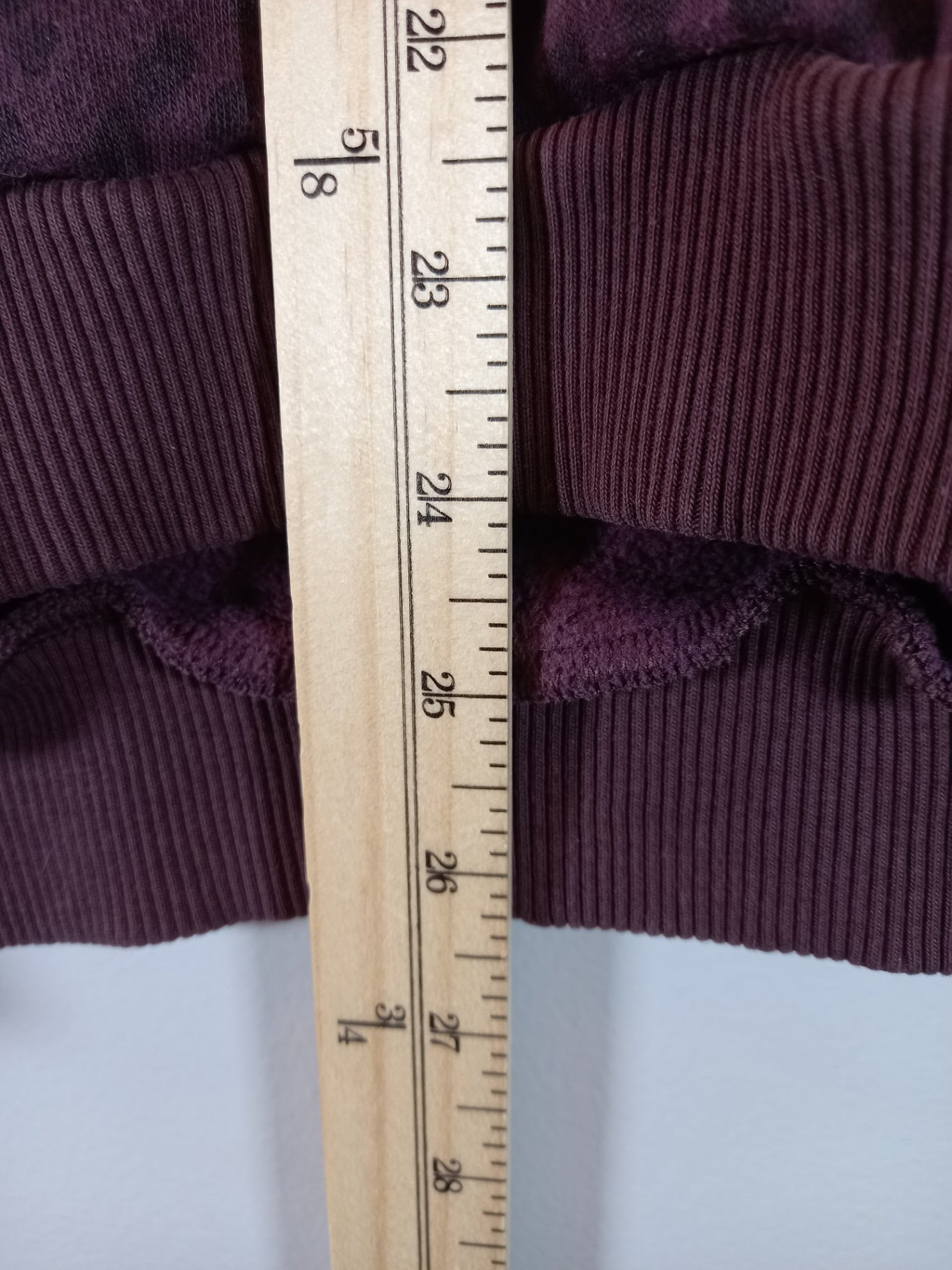 American Eagle maroon leopard print crewneck - Medium