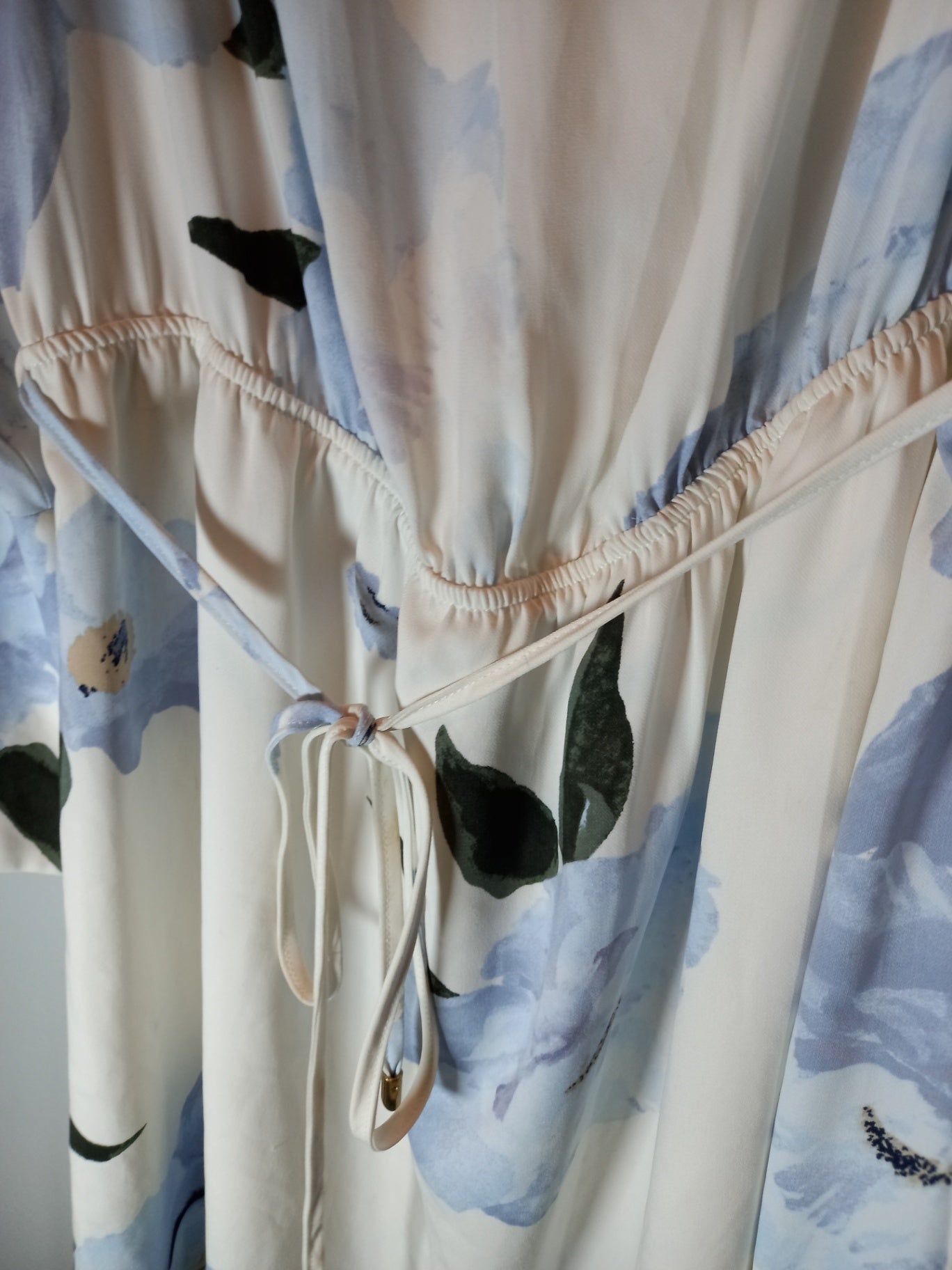 Dynamite floral dress - Large (Minor Flaw)