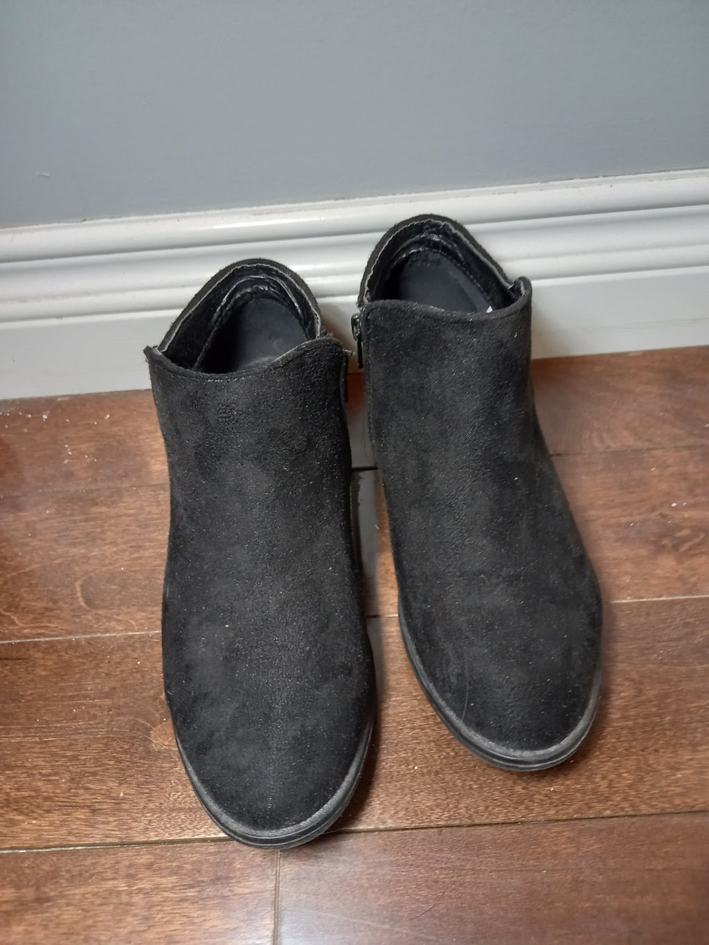 Journee Collection black ankle boots - SZ 7