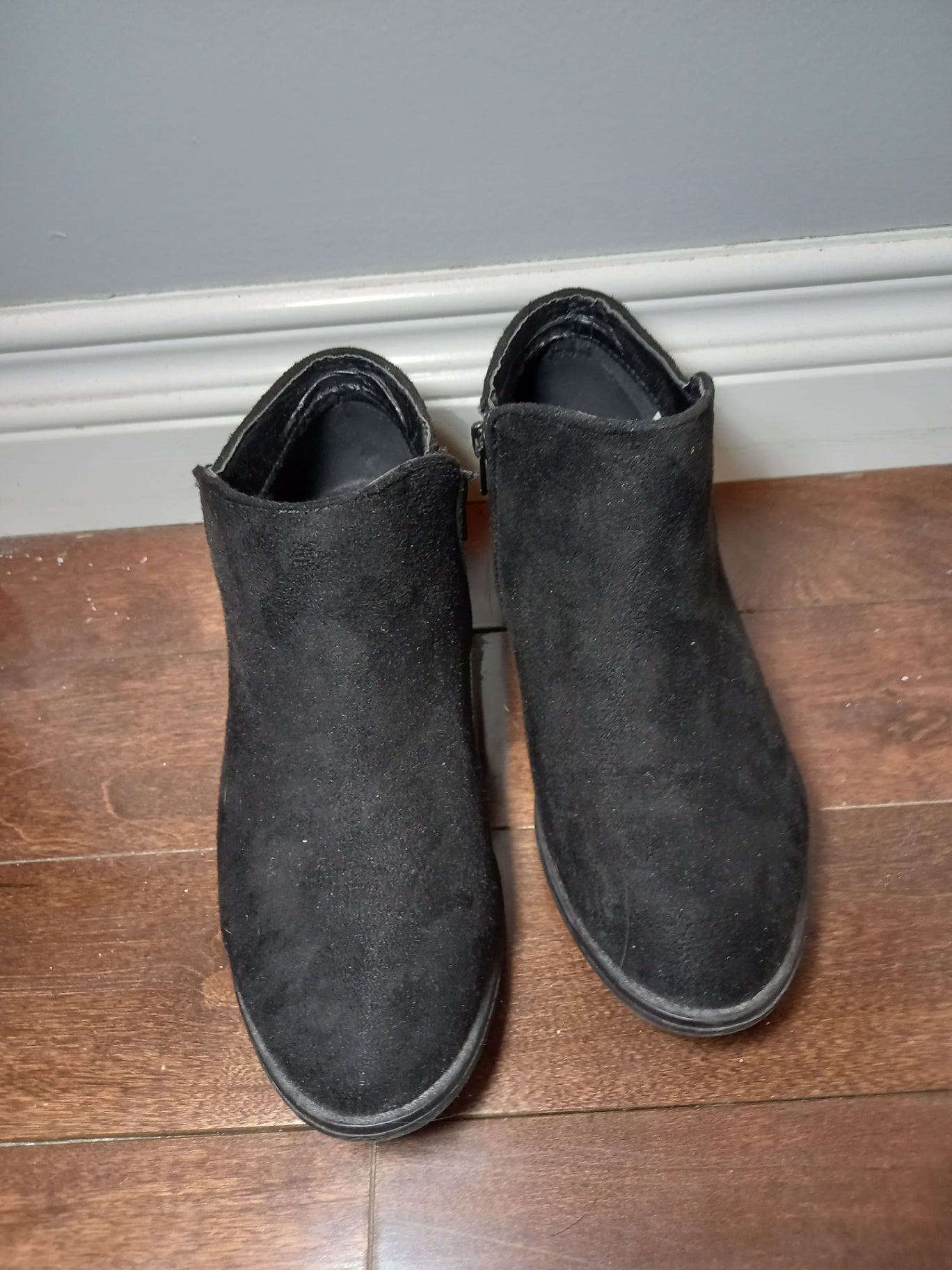 Journee Collection black ankle boots - SZ 7