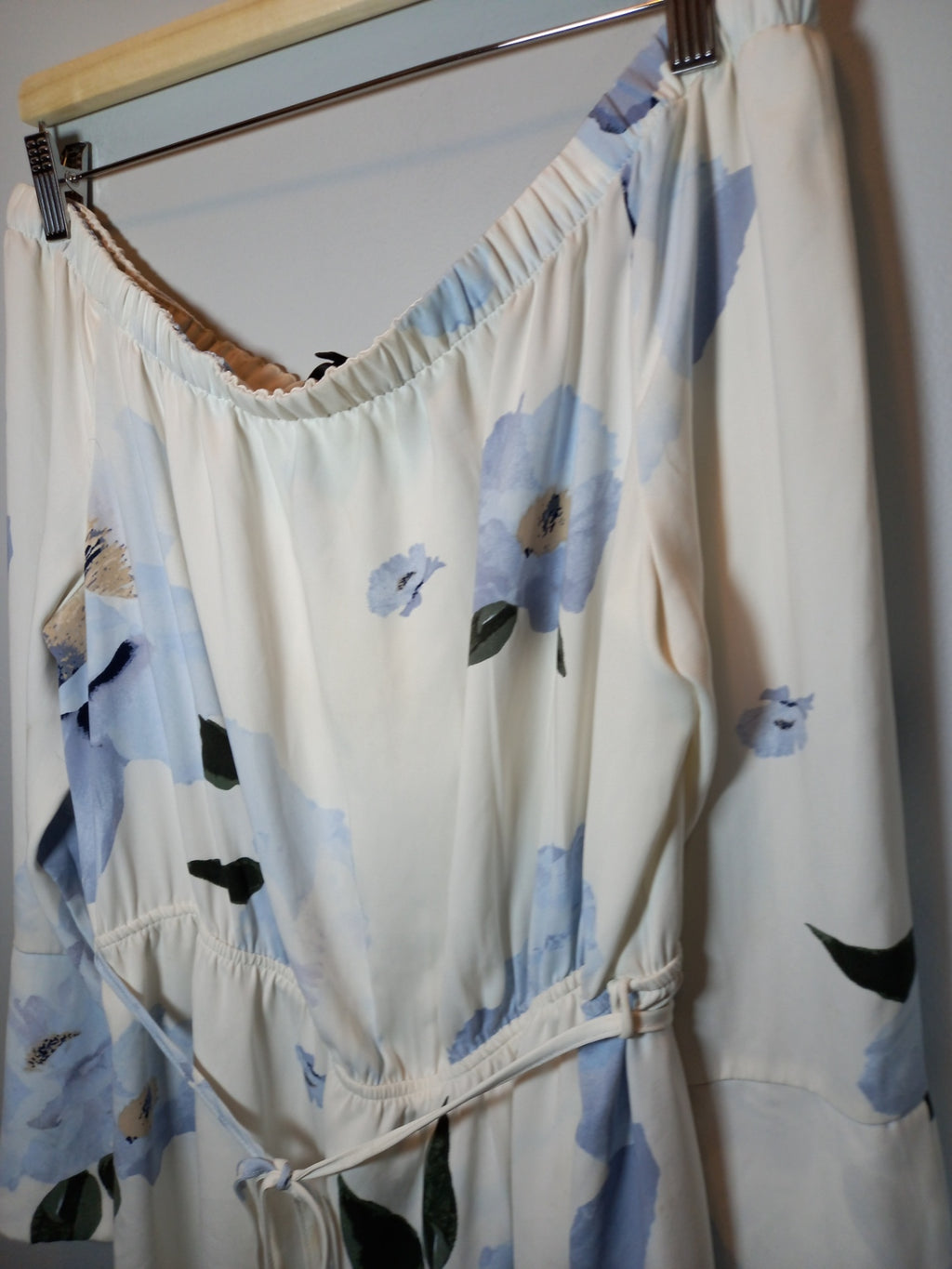 Dynamite floral dress - Large (Minor Flaw)