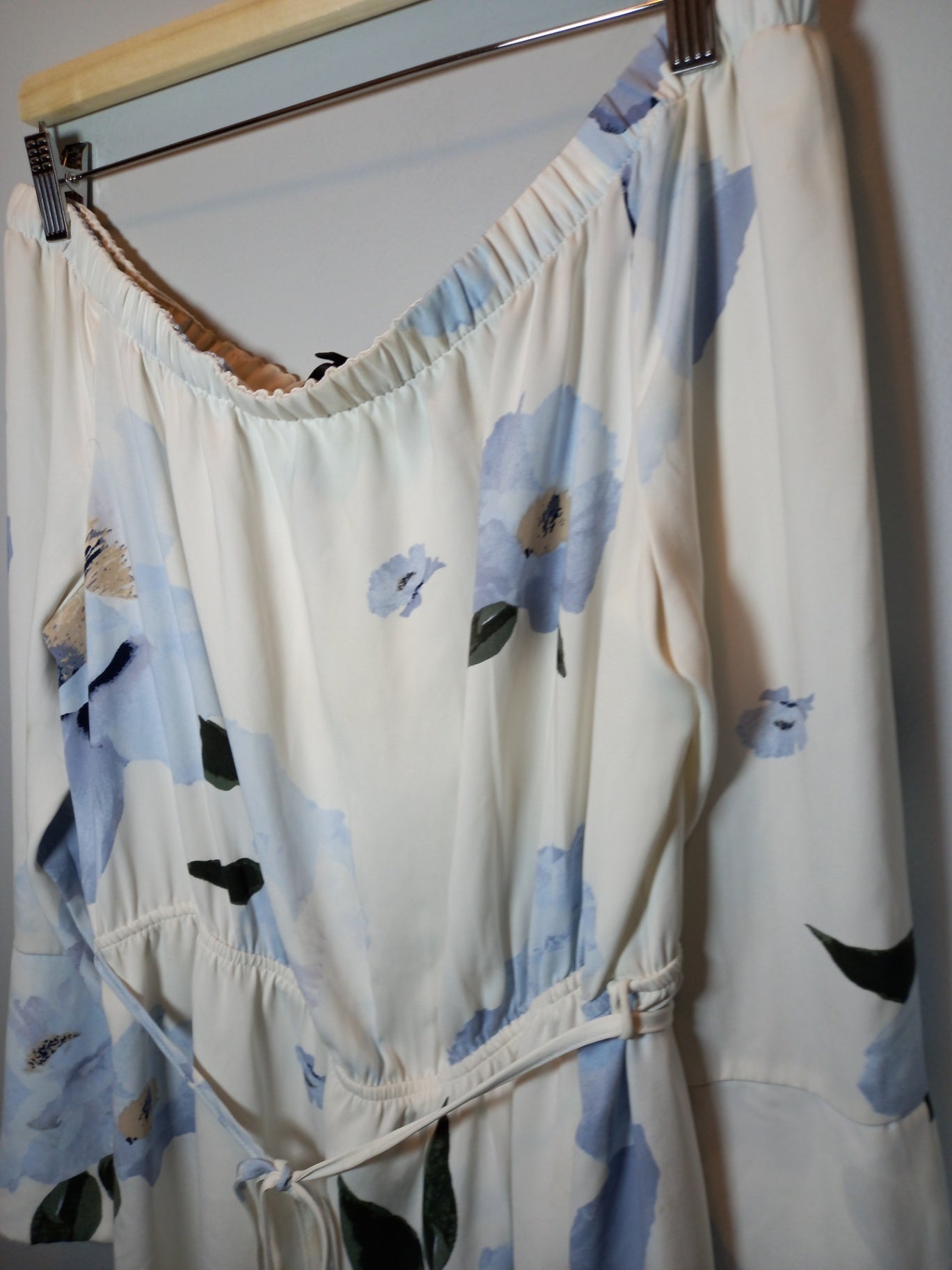 Dynamite floral dress - Large (Minor Flaw)