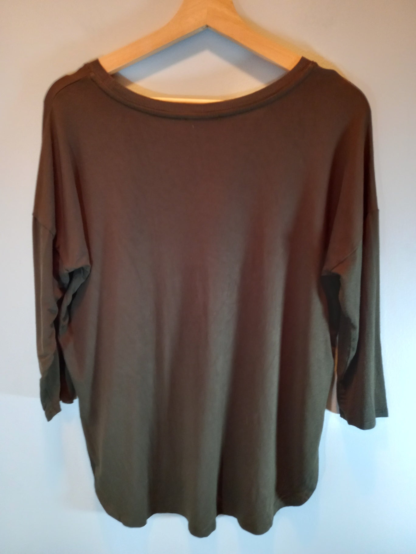 Babaton 3/4 sleeve olive shirt - Medium