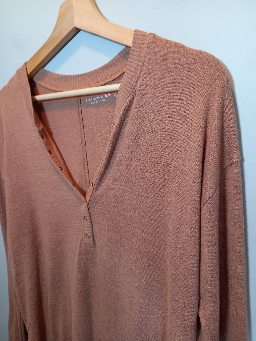 Abercrombie & Fitch tan long-sleeve - Small