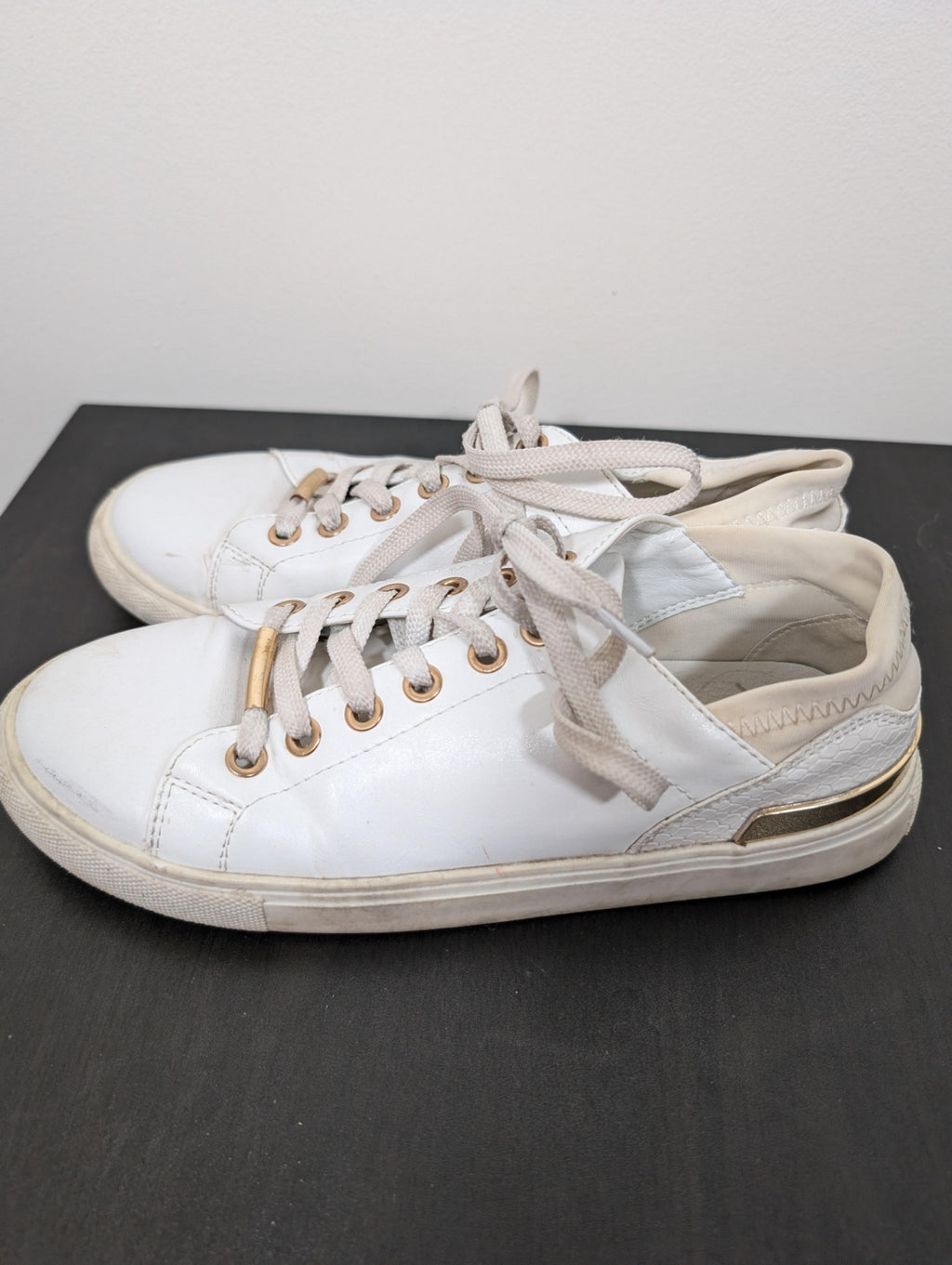 Steven Madden white/gold sneaker - SZ 36 (Minor Flaw)