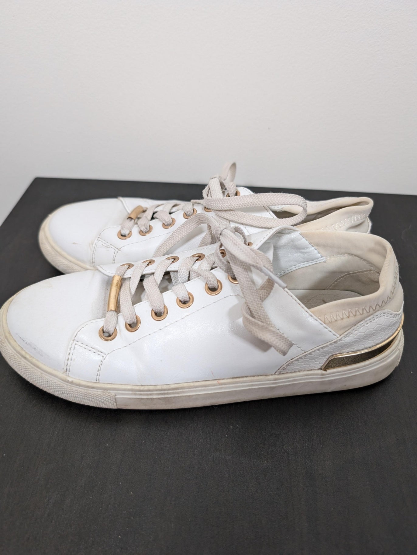 Steven Madden white/gold sneaker - SZ 36 (Minor Flaw)