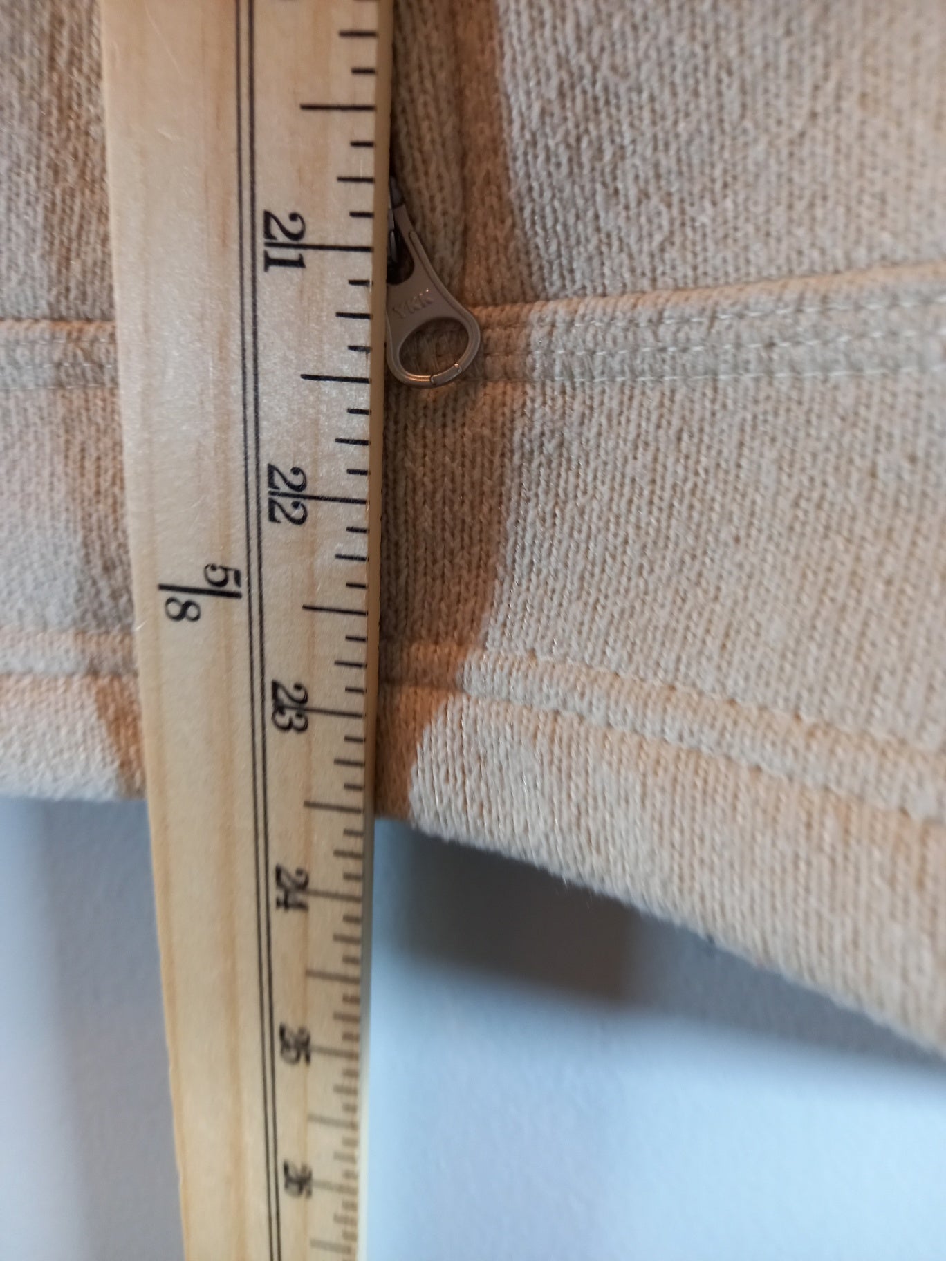 Lady Hathaway beige zippered jacket - Small (pilling)