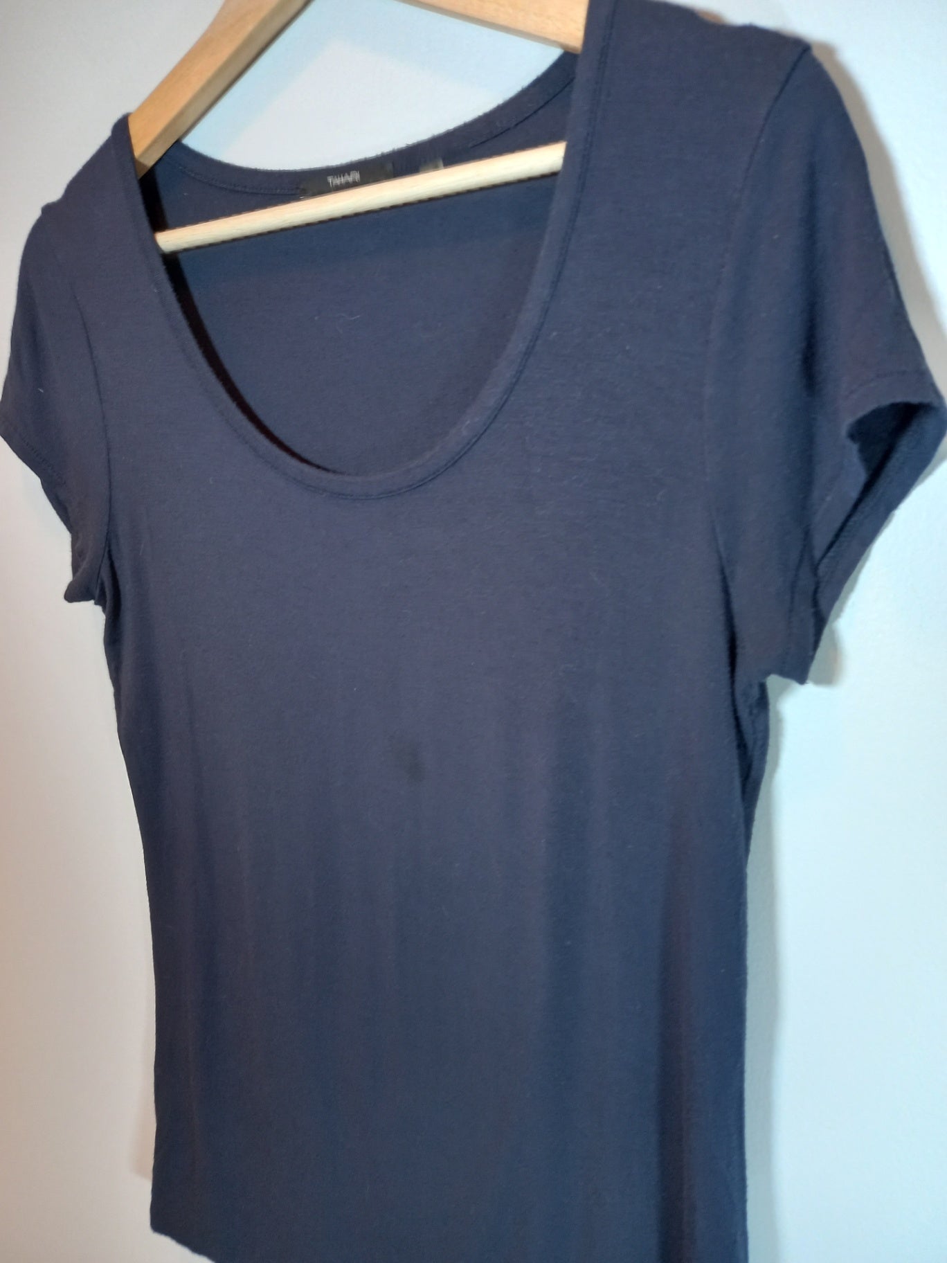 Tahari t-shirt - Medium (Minor Flaw)