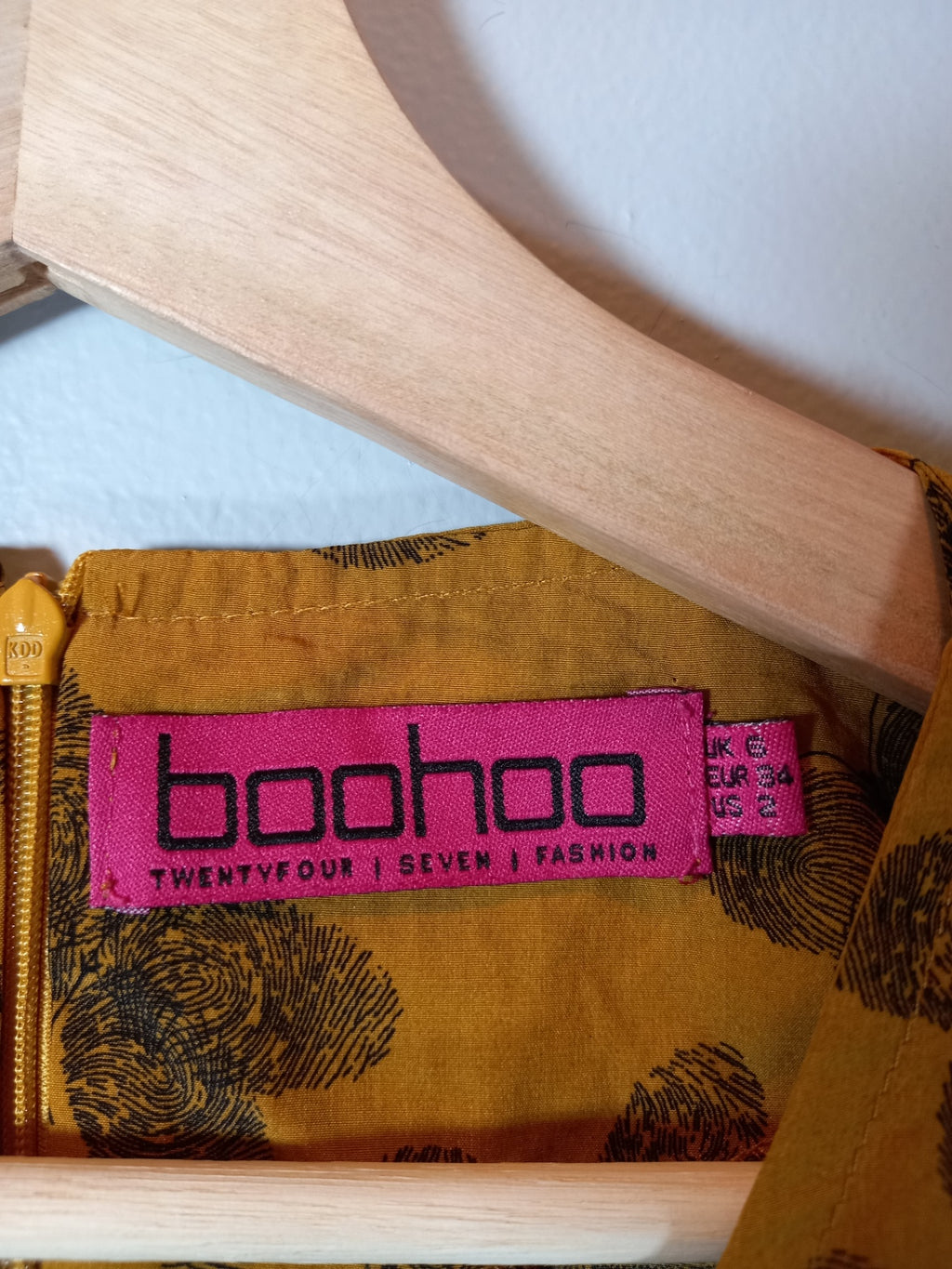 Boohoo mustard 3/4 sleeve dress - SZ 4 (Minor Flaw)