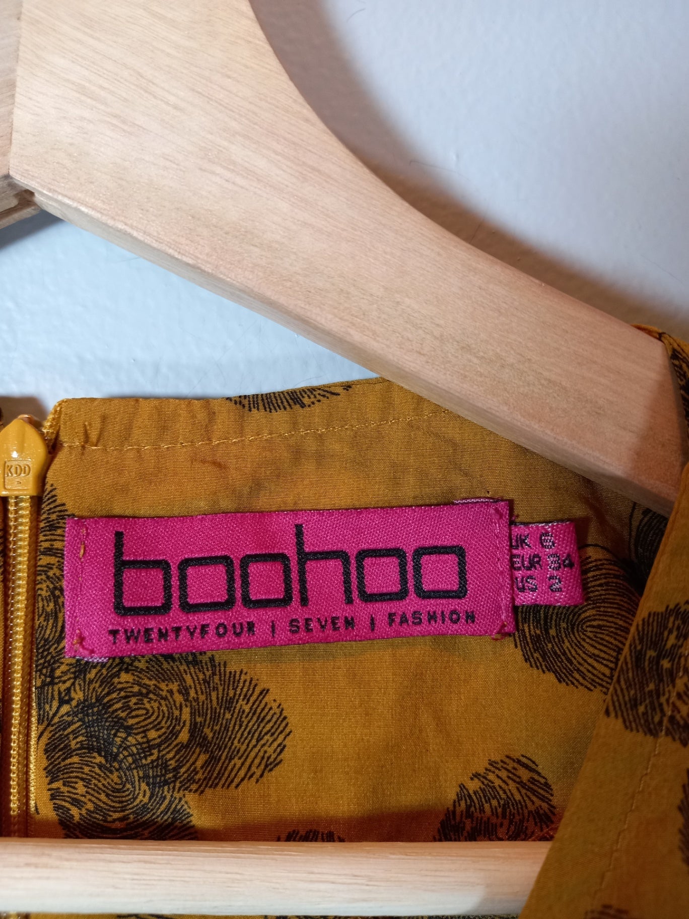 Boohoo mustard 3/4 sleeve dress - SZ 4 (Minor Flaw)