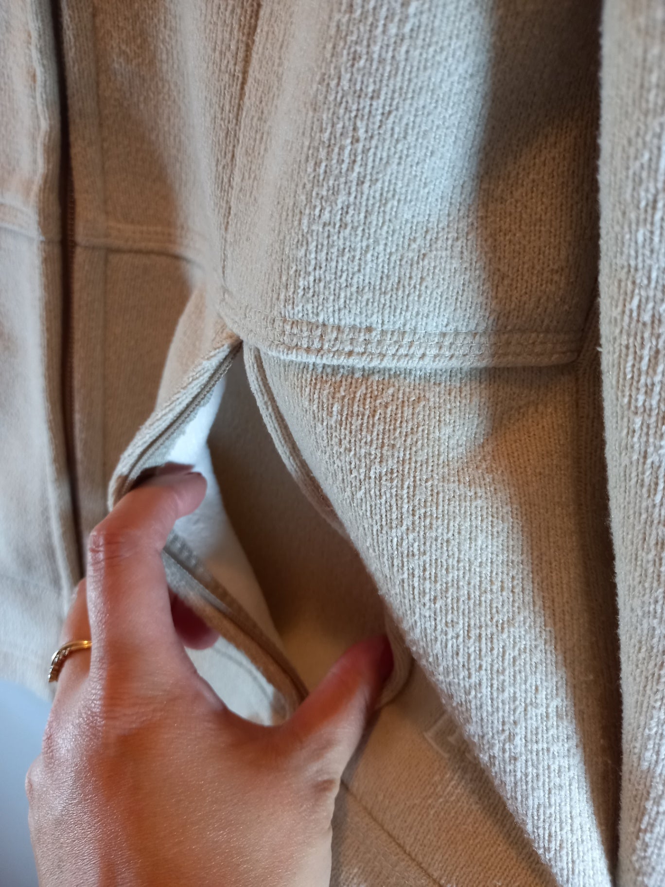 Lady Hathaway beige zippered jacket - Small (pilling)