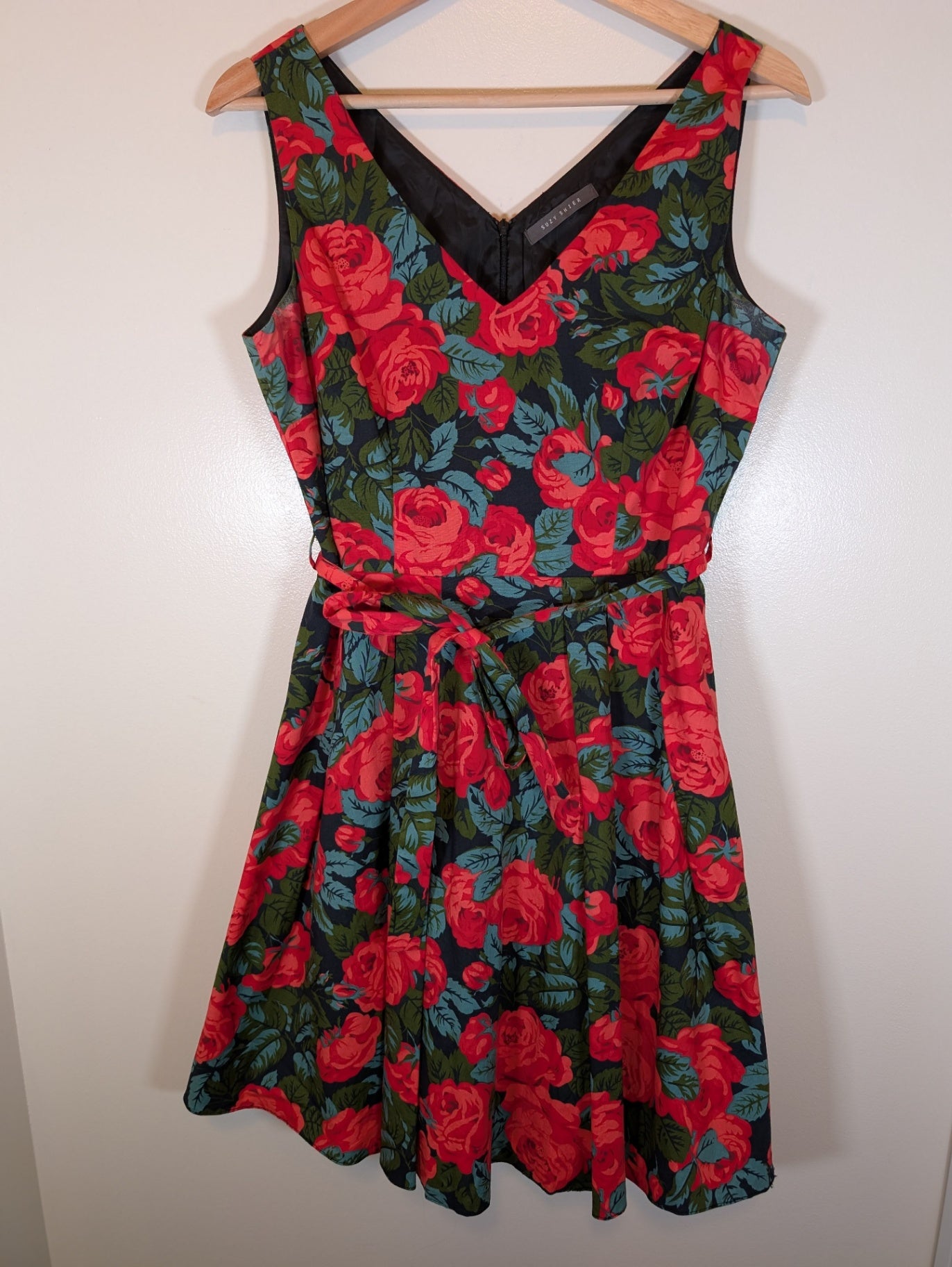 Suzy Shier floral dress - Medium